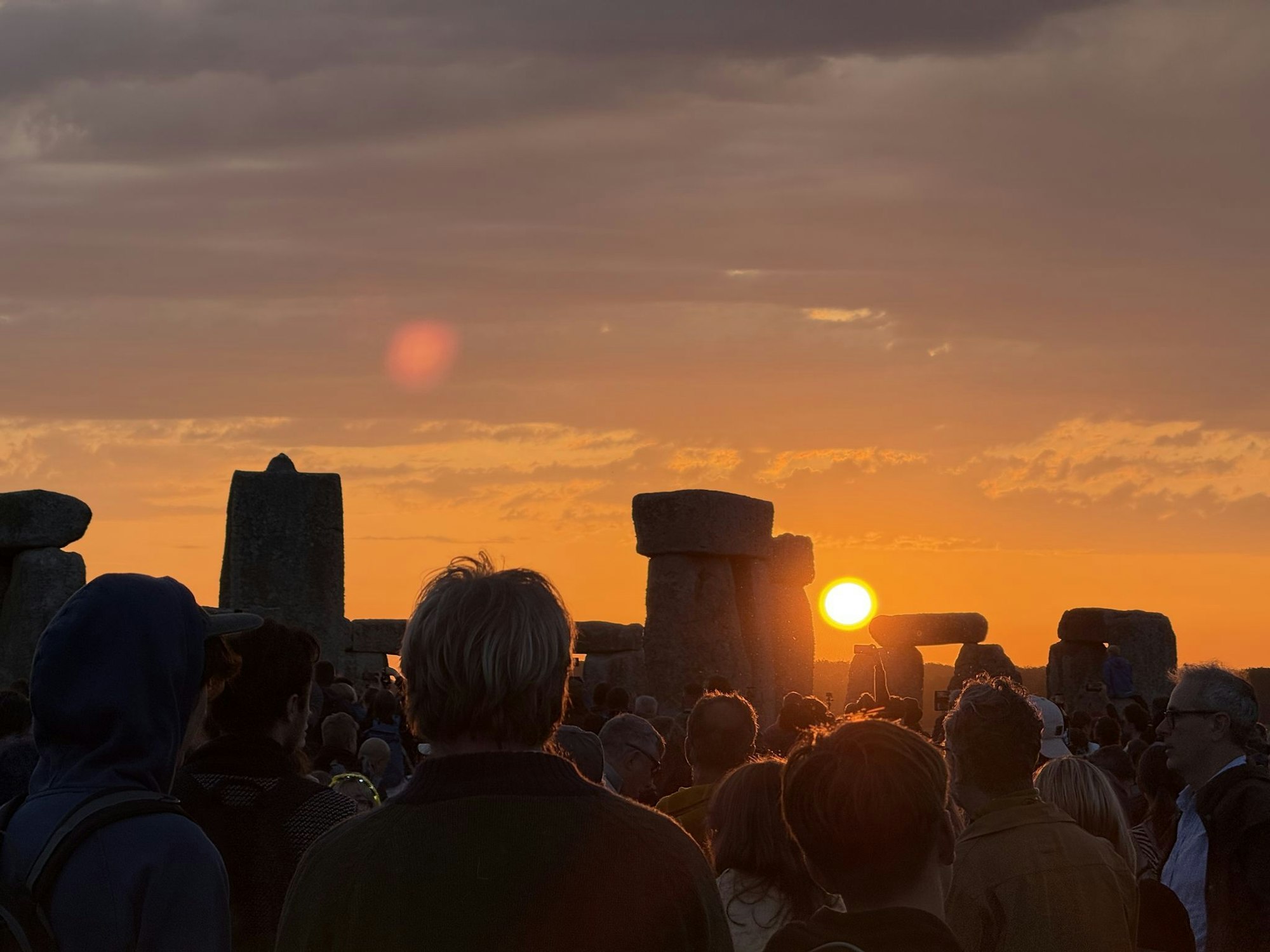 Am Steinkreis Stonehenge in Englang feierten Menschen die Mittsommernacht.