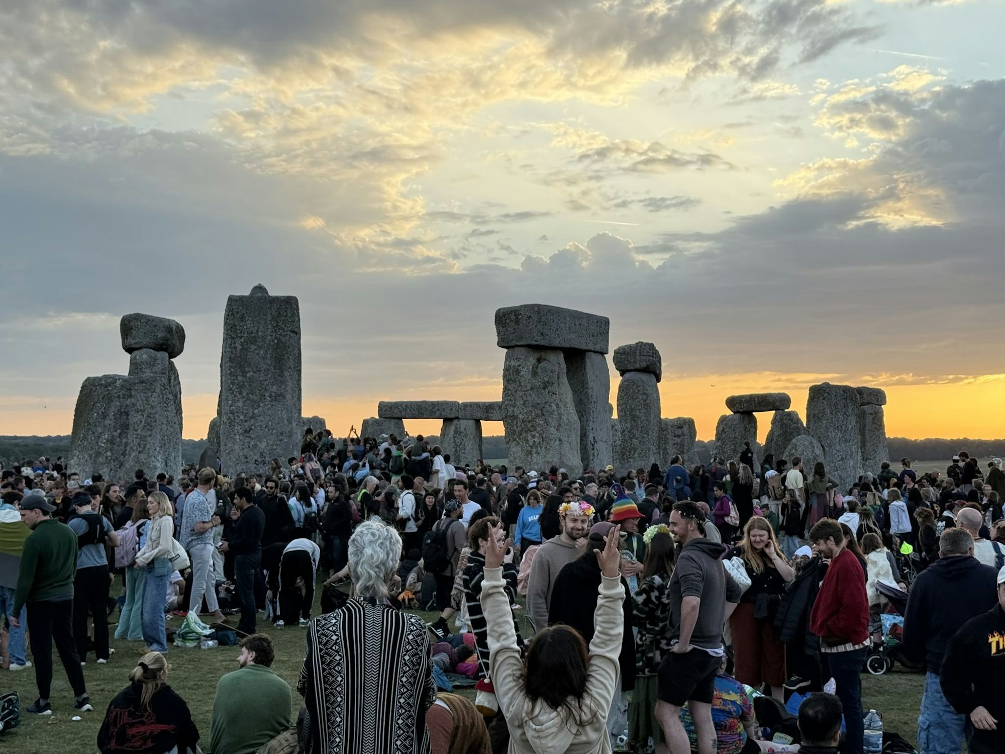 Manche kommen wegen heidnischer Rituale, andere wollen feiern.