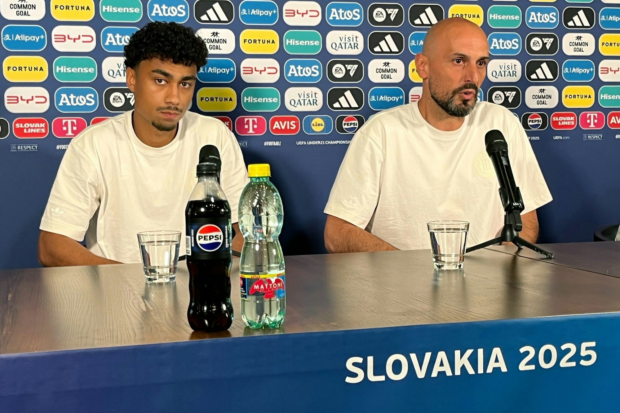 Antonio Di Salvo (r) und Nathaniel Brown freuen sich auf das Viertelfinale.