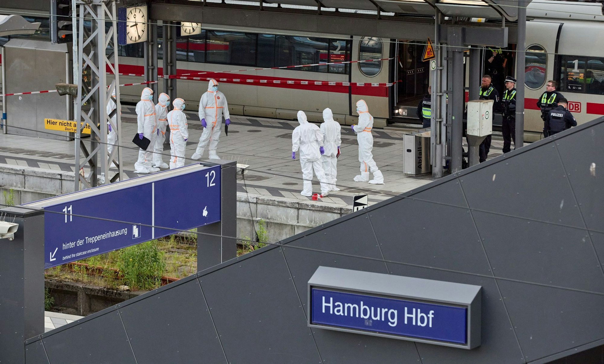 Bei dem Messerangriff vom 23. Mai 2025 wurden nach jüngsten Angaben der Staatsanwaltschaft 19 Menschen im Hamburger Hauptbahnhof verletzt. (Archivbild)