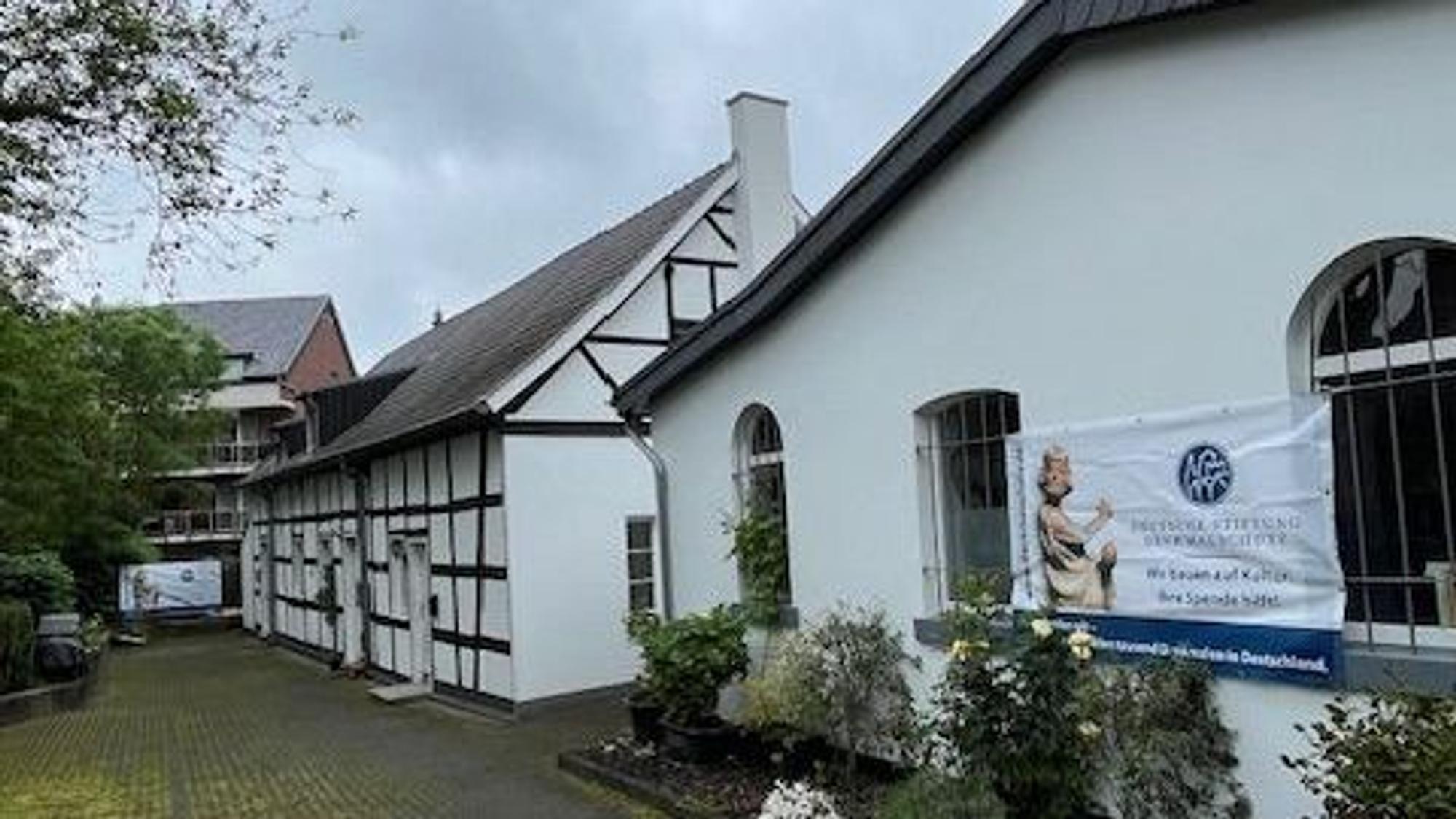 Das Foto zeigt die Gebäude der Hammermühle