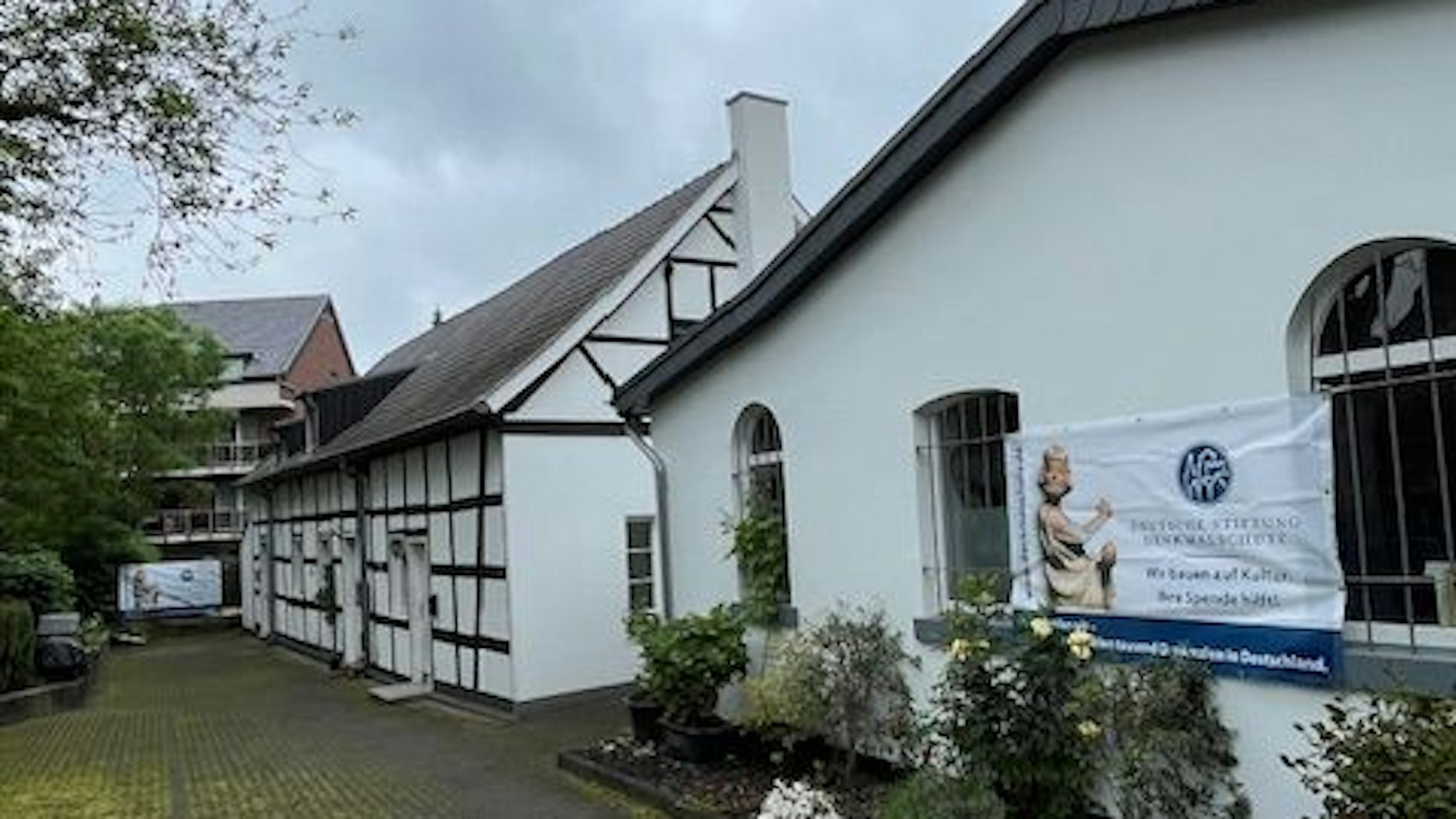Das Foto zeigt die Gebäude der Hammermühle