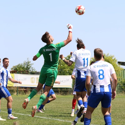 Angreifer Enzo Wirtz (r.) traf bei seinem Fortuna Köln-Debüt gleich doppelt