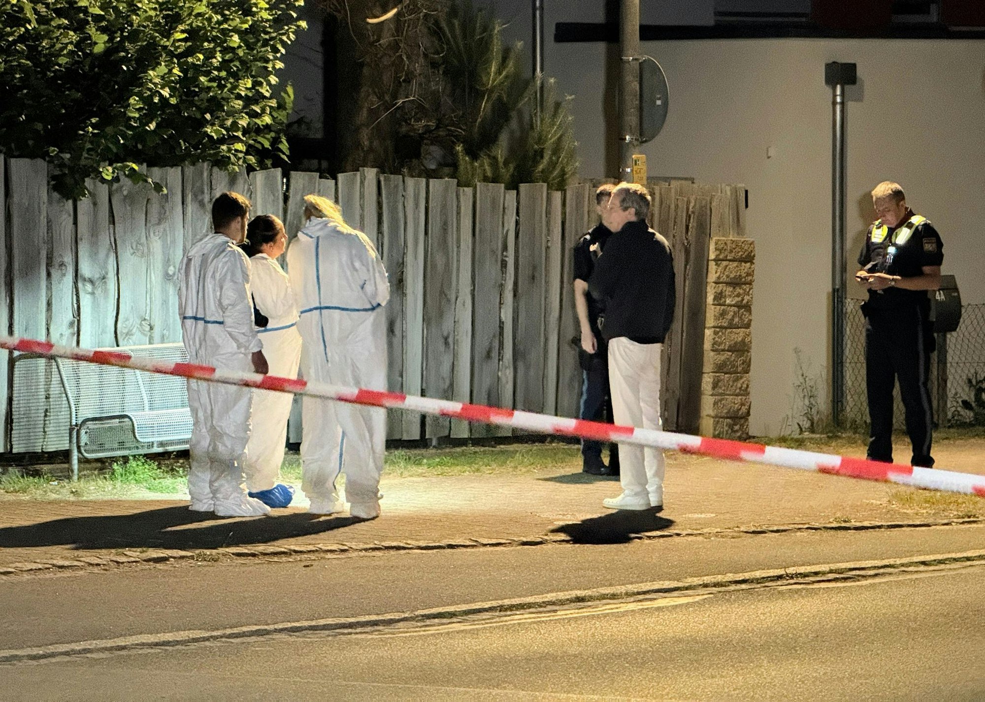 Noch in der Nacht zum Sonntag kam es im Bereich des Tatortes unweit des Großen Brombachsees bei Ramsberg zu umfangreichen Spurensicherungsmaßnahmen der Polizei.