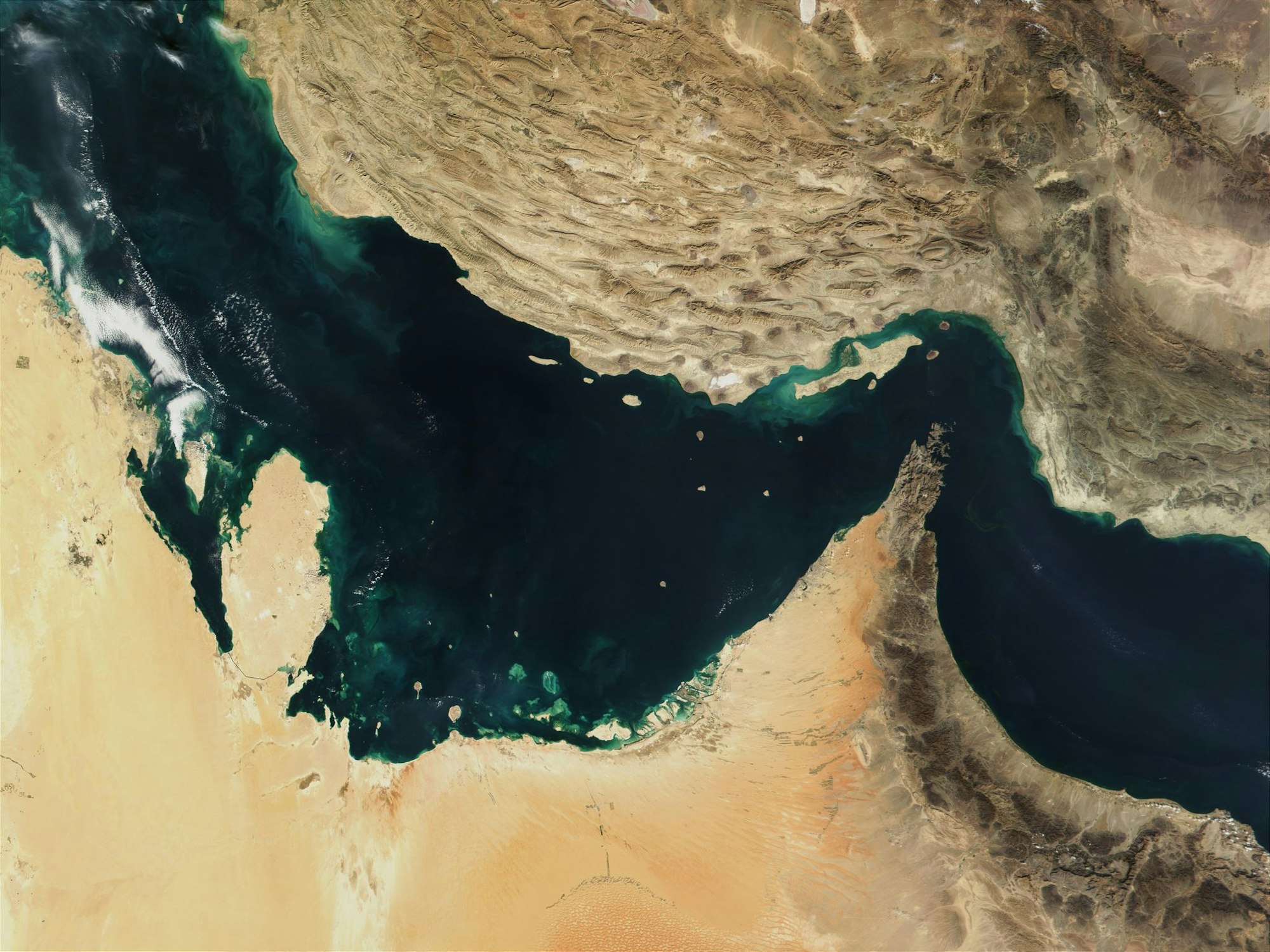 Die etwa 55 Kilometer breite Meerenge Straße von Hormus zwischen dem Iran und Oman gilt als eine der wichtigsten Schifffahrtsrouten für den weltweiten Ölexport. (Archivbild)
