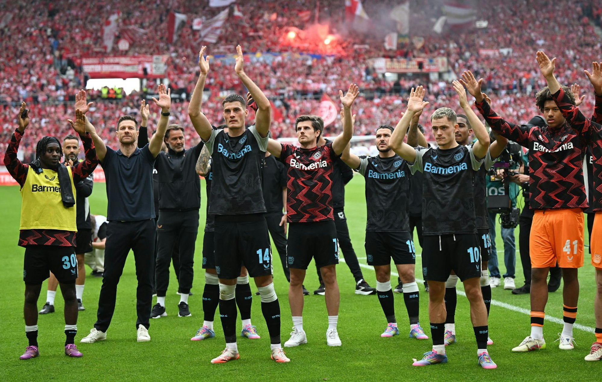 Nach dem Wechsel von Trainer Xabi Alonso sowie mehreren Spielern steckt Bayer Leverkusen im Umbruch.