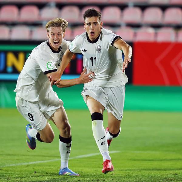 20.06.2025, Rumänien, Bukarest: Fußball, U19 Männer, EM, Norwegen - Deutschland, Vorrunde, Gruppe B, 3. Spieltag, Deutschlands Said El Mala (M) bejubelt sein Tor zum 1:2 mit Max Moerstedt. Foto: Constantin Stefan/dpa +++ dpa-Bildfunk +++