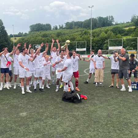 Trotz 120 Spielminuten ein Tänzchen um den POkal ist noch drin.