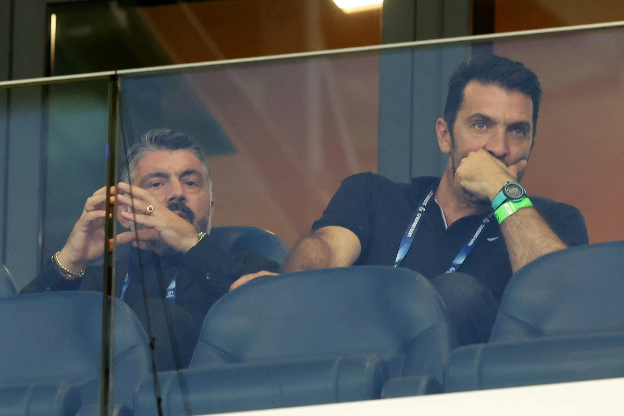 Italiens neuer Nationaltrainer Gennaro Gattuso (l) erlebte ein spannendes K.o.-Duell.