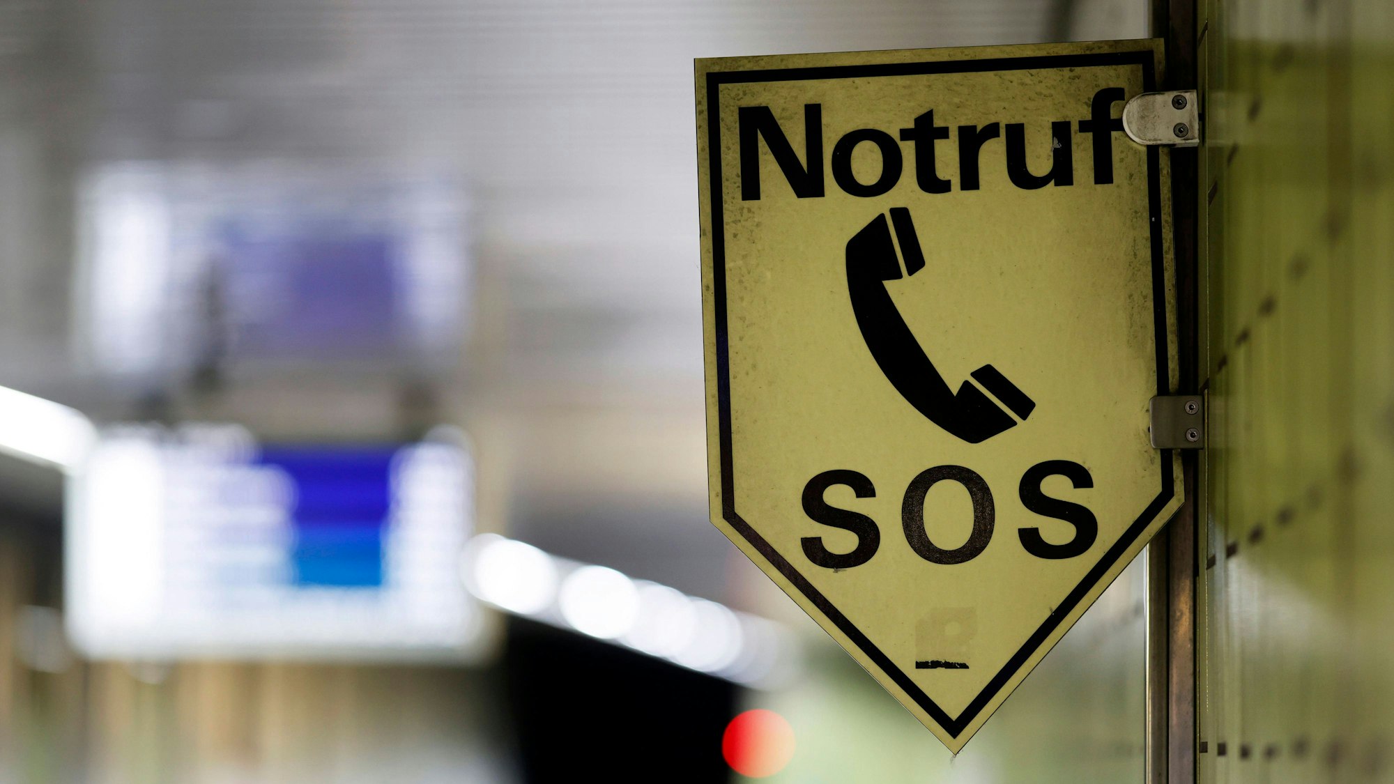 An Haltestellen wie Reichenspergerplatz können Fahrgäste über Sprechkästen einen Notruf absetzen. (Archivbild)