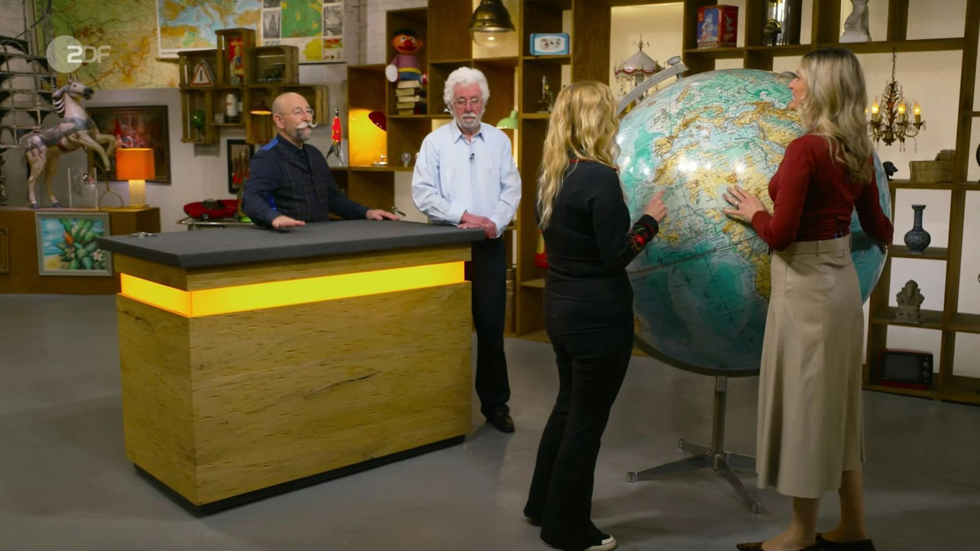 Als Horst Lichter sich dem Tresen näherte, rief er: „Mädels, was ist denn hier los?“ (Bild: ZDF)