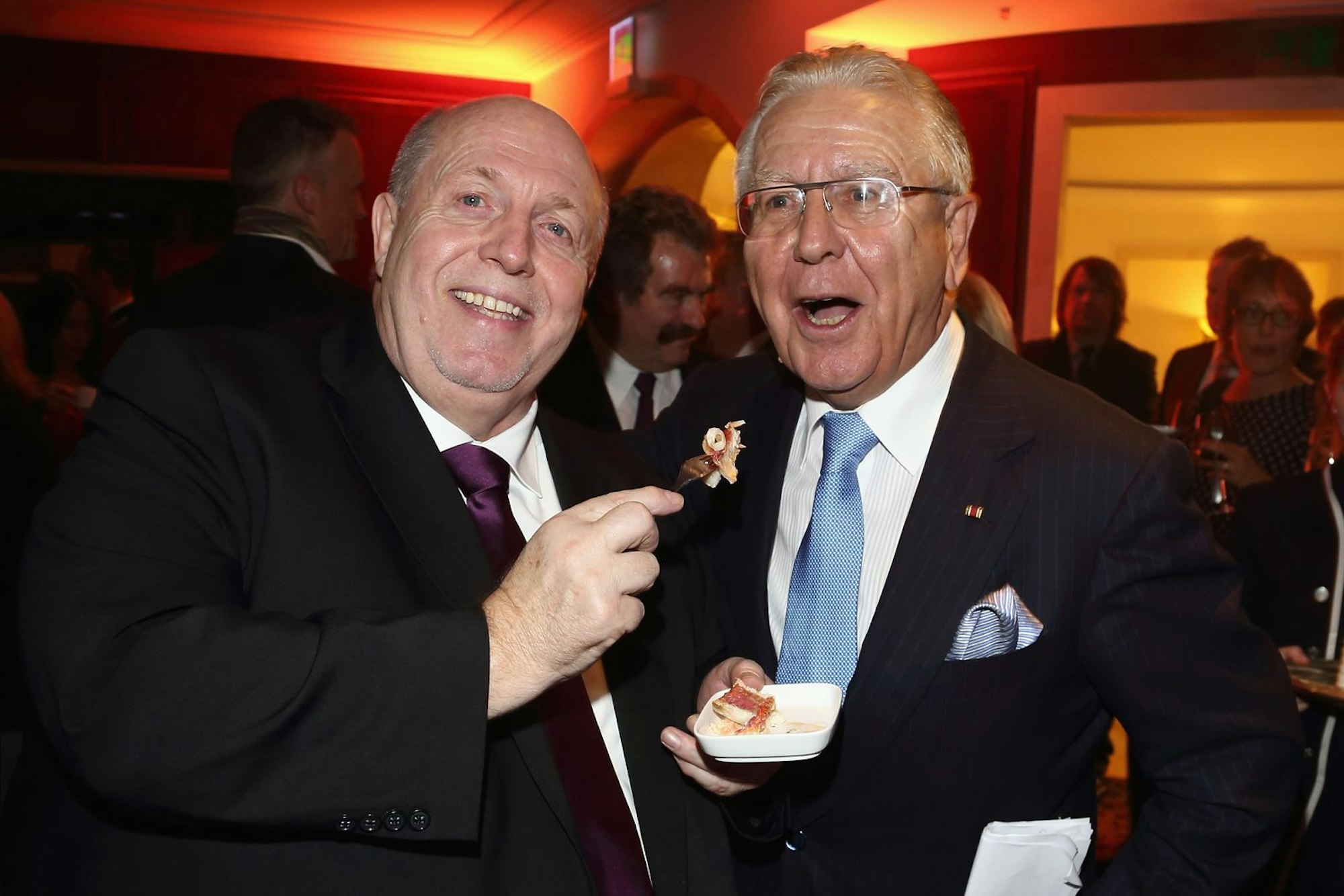 An der Seite von Reiner Calmund (links) war Horrmann unter anderem als Juror der Koch-Show „Grill den Henssler“ tätig. (Bild: 2012 Getty Images/Andreas Rentz)