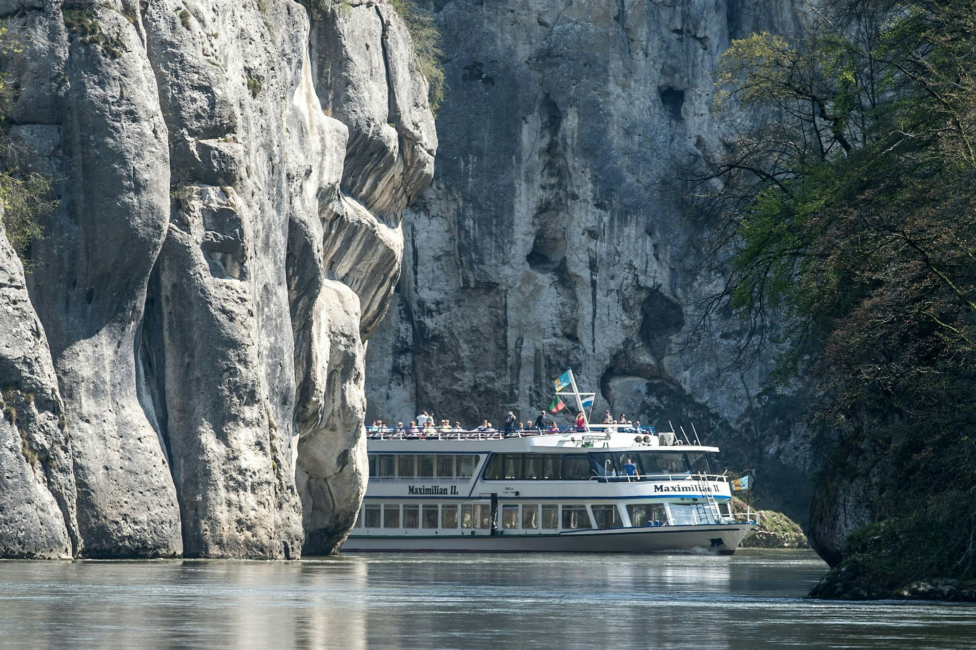 Die vielen Dampfer belegen es: Der Donaudurchbruch nahe Weltenburg ist ein Touristenmagnet.
