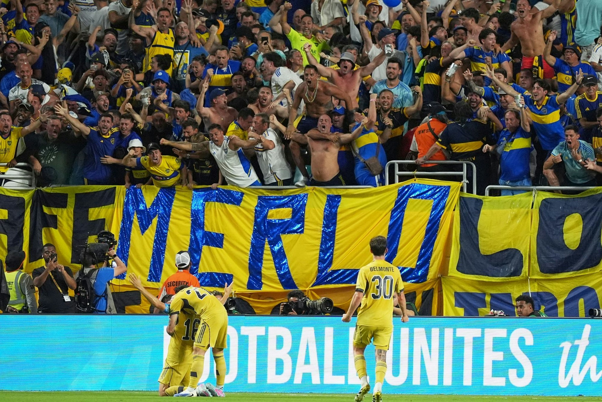 Die Boca Juniors feiern ihren zwischenzeitlichen Ausgleich gegen den FC Bayern emotional.