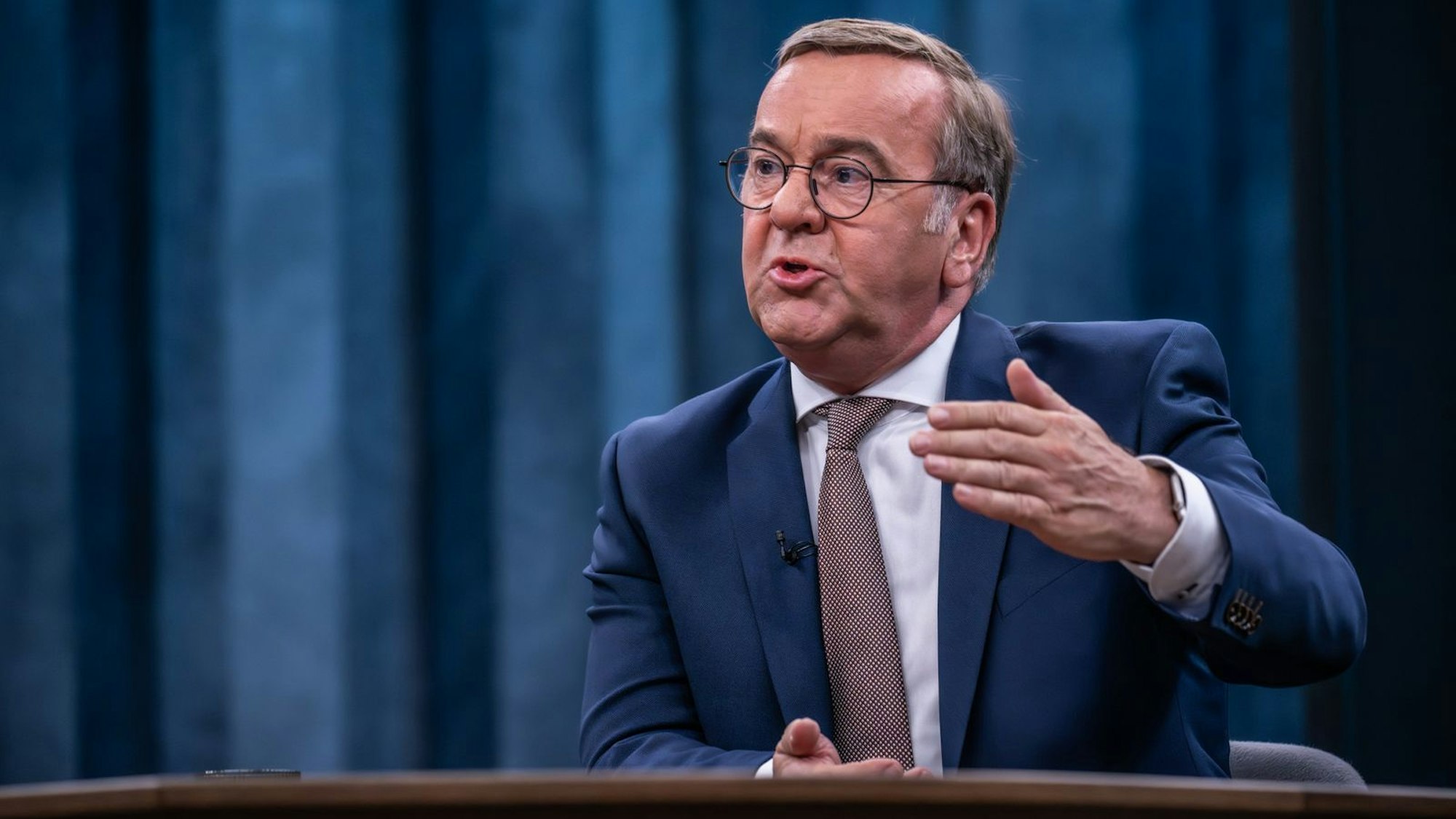 Vorher sollen jedoch Anreize geschaffen werden, um mehr Freiwillige zum Beitritt in die Bundeswehr zu bewegen. (Bild: ARD/Claudius Pflug)