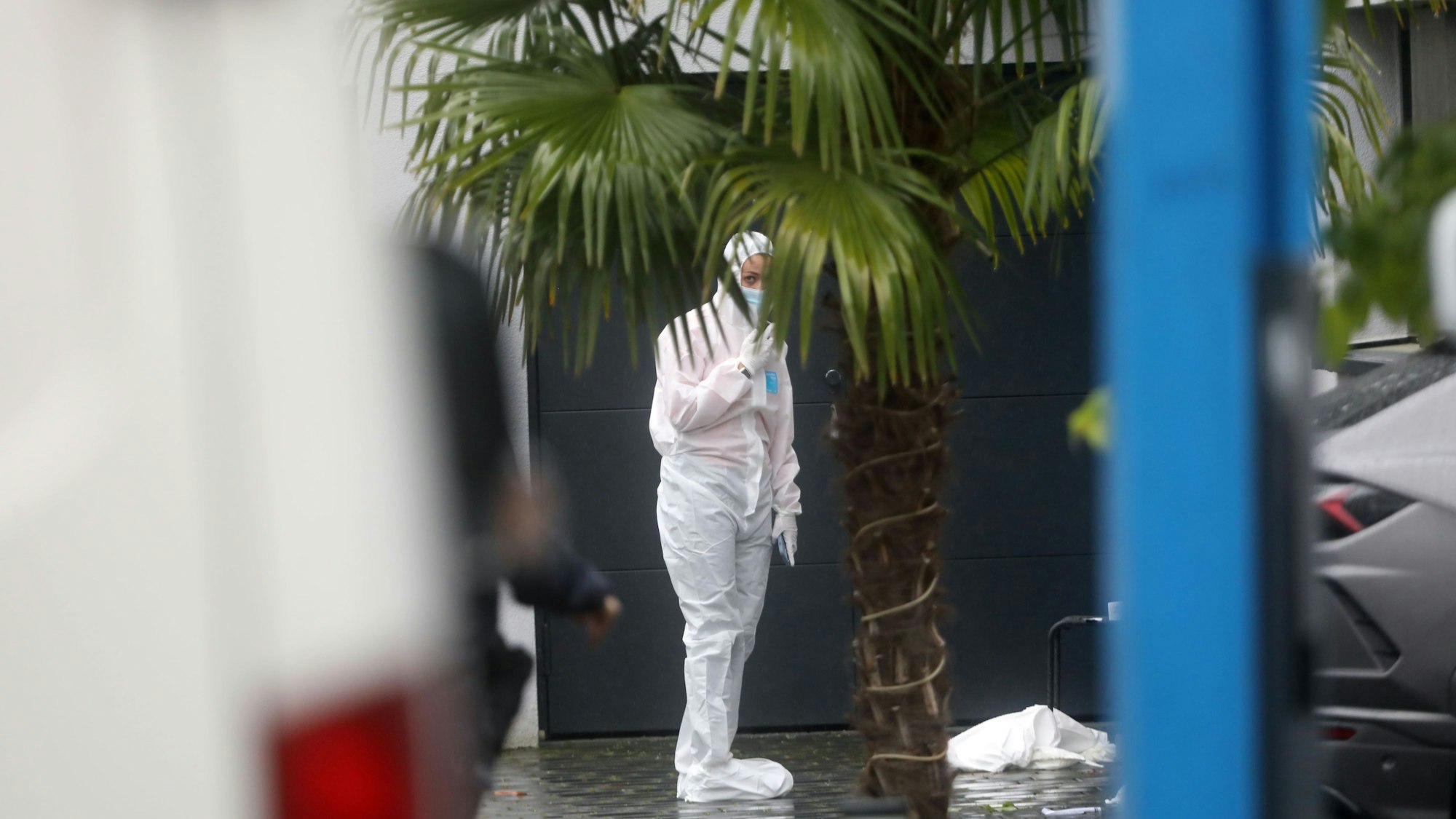 In einem Haus in Köln-Hahnwald war am Mittwoch (9. Oktober 2024) die Leiche des Eigentümers der Sonnenstudiokette „California Sun“ gefunden worden.