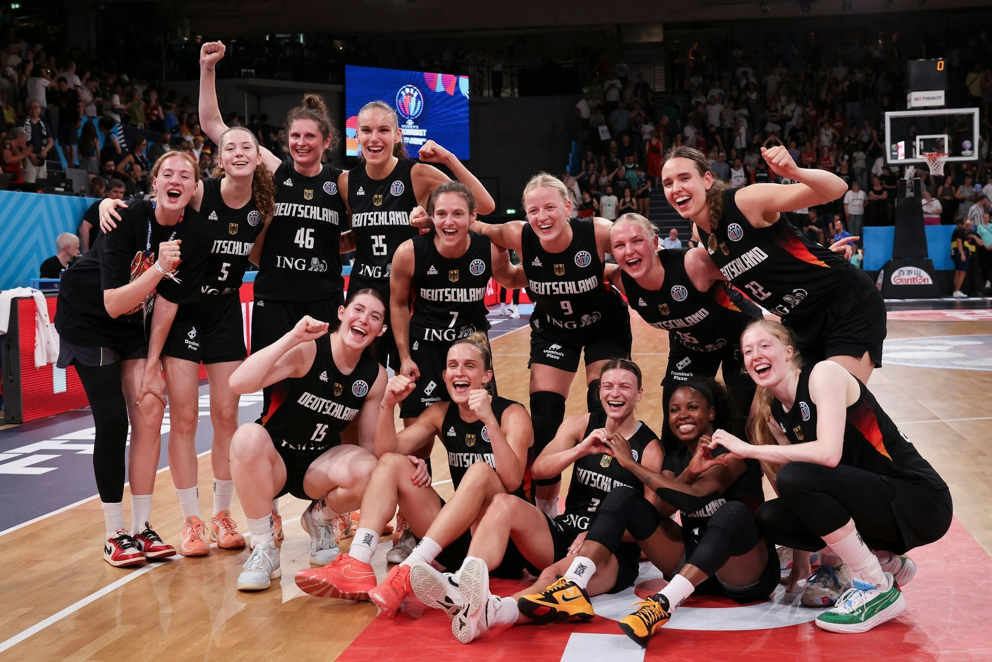 Deutschlands Basketballerinnen freuen sich auf die K.o.-Runde in Piräus.