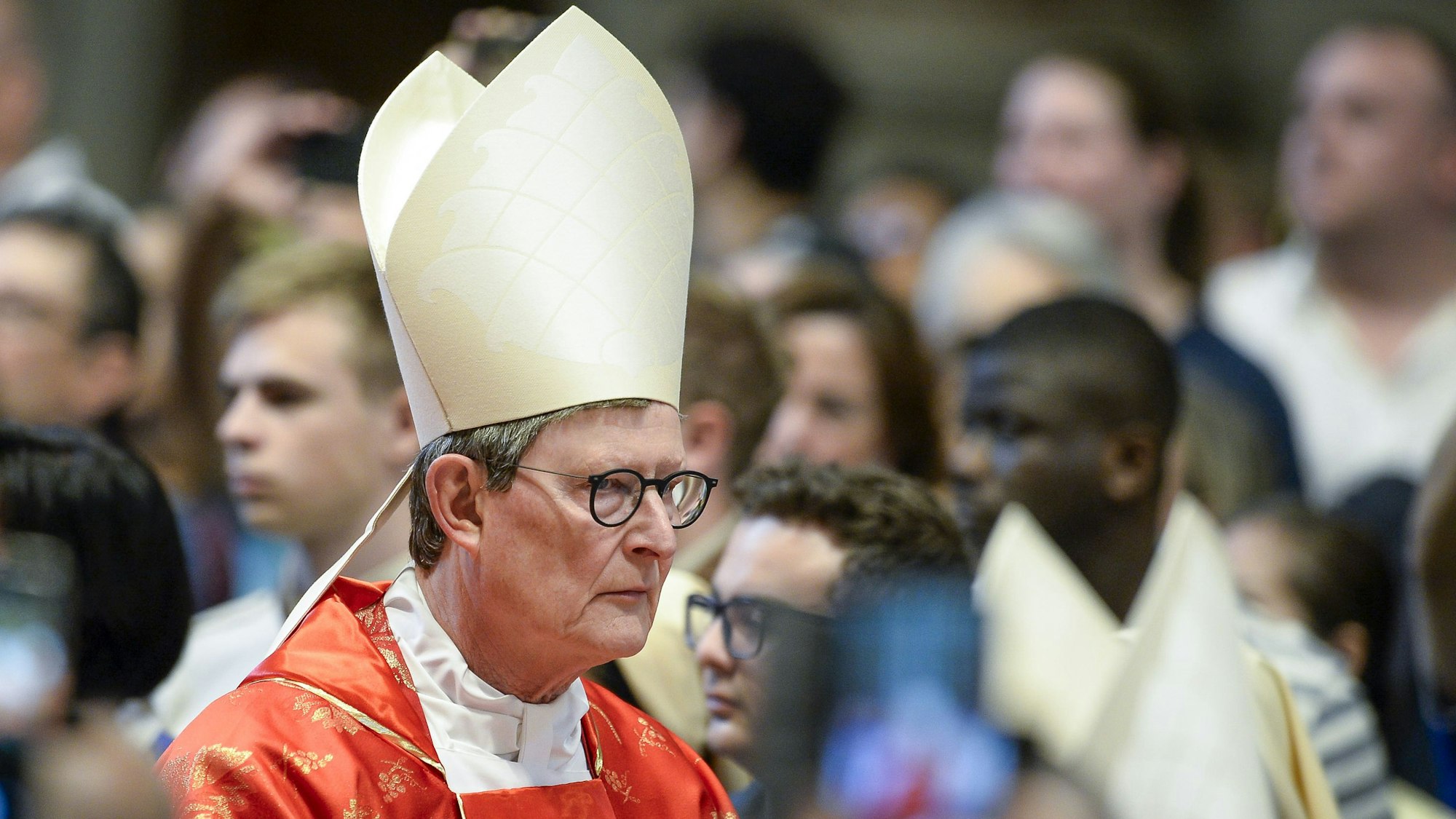 Der Kölner Kardinal Rainer Woelki, hier während einer Messfeier in Rom, soll in einem Verfahren um Schadenersatz für ein Missbrauchsopfer einen Prozessbetrug versucht haben. So lautet der Vorwurf einer Strafanzeige.