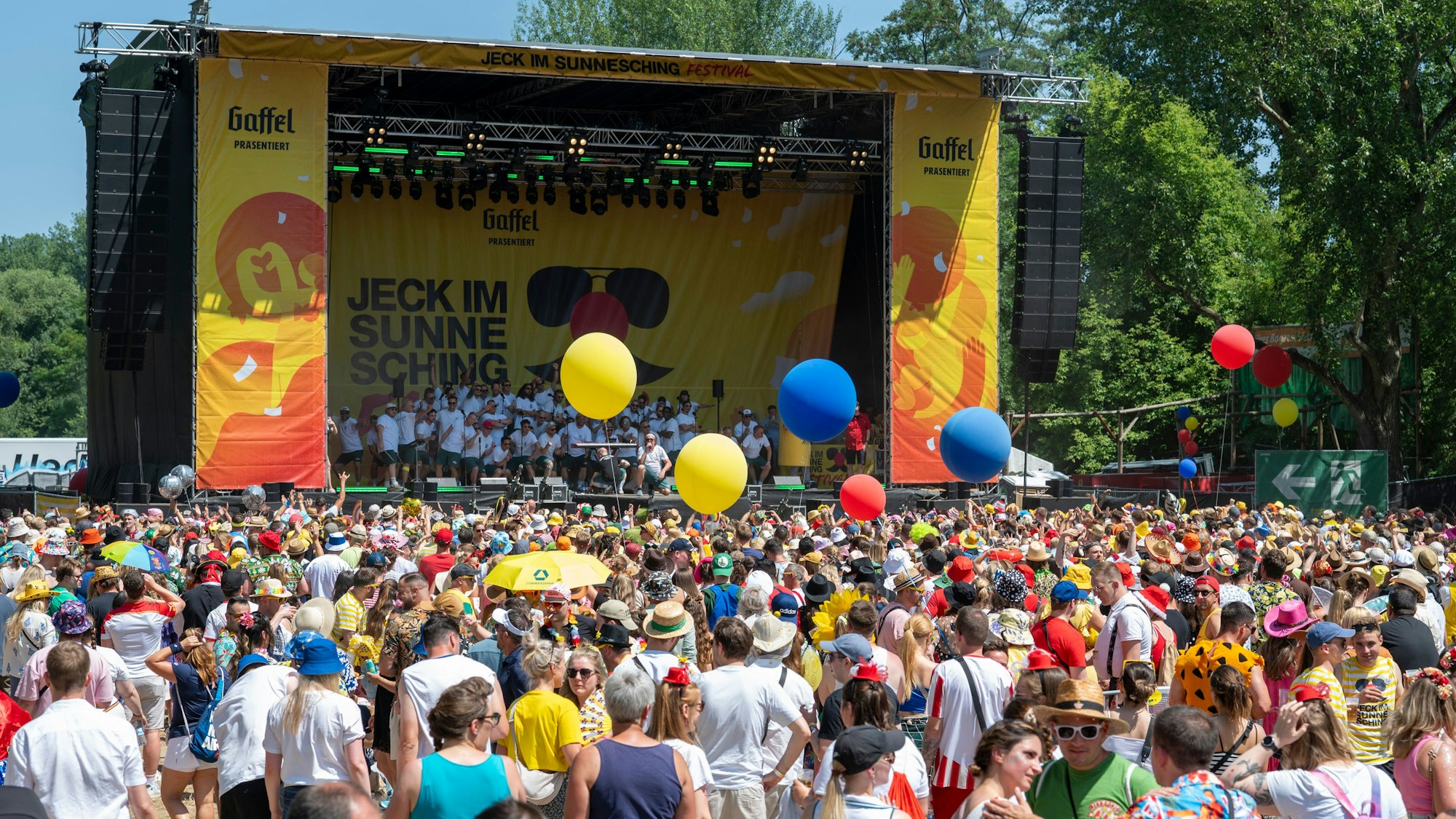 Blick auf die Bühne von „Jeck im Sunnesching“ im Deutzer Jugendpark.