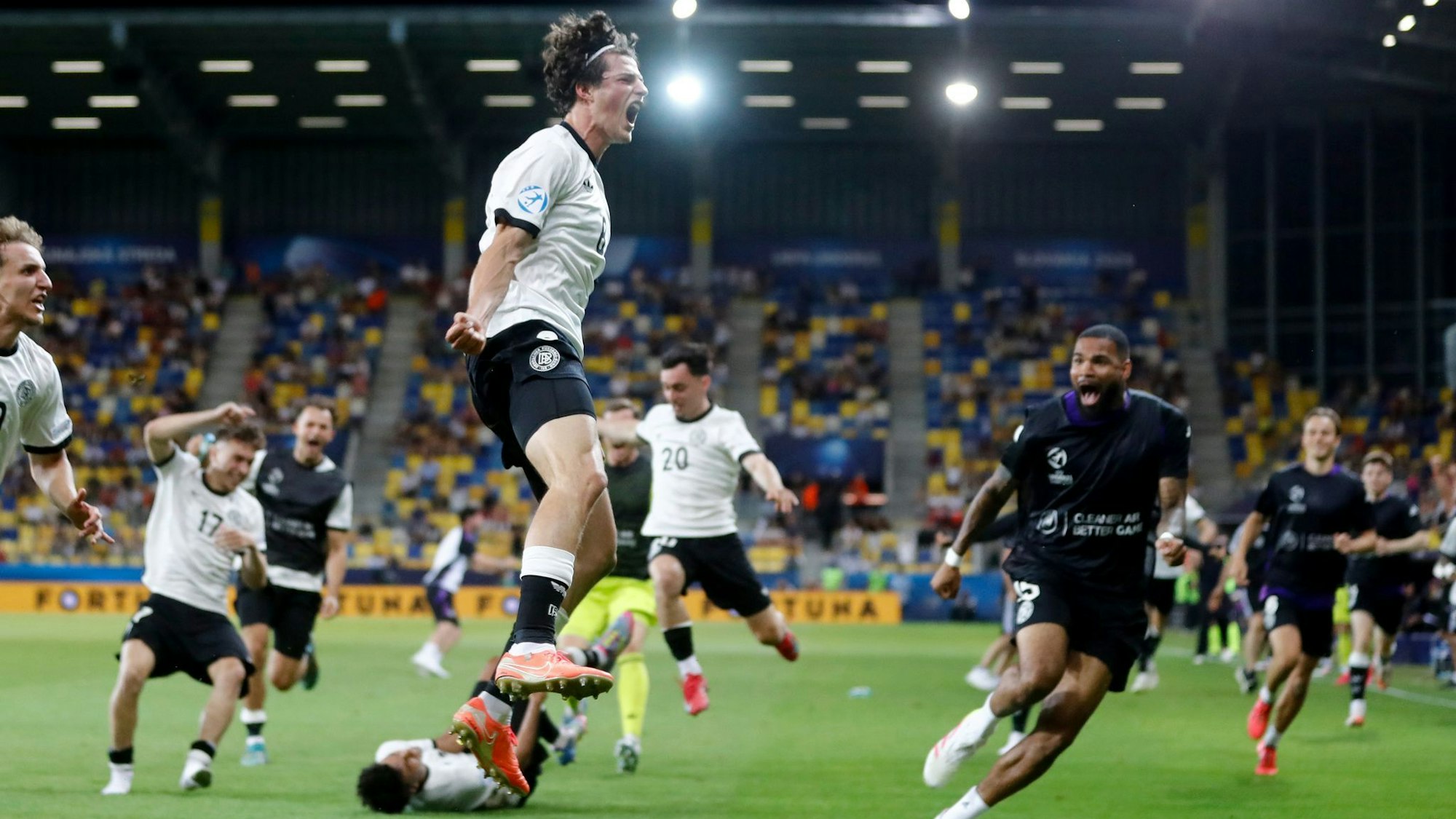 Die deutsche U21 jubelt über den Halbfinal-Einzug.