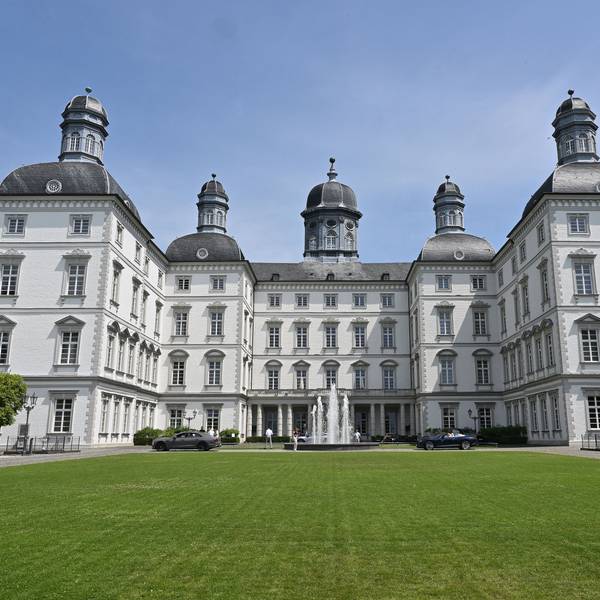 Das Foto zeigt das Grandhotel Schloss Bensberg in Bergisch Gladbach