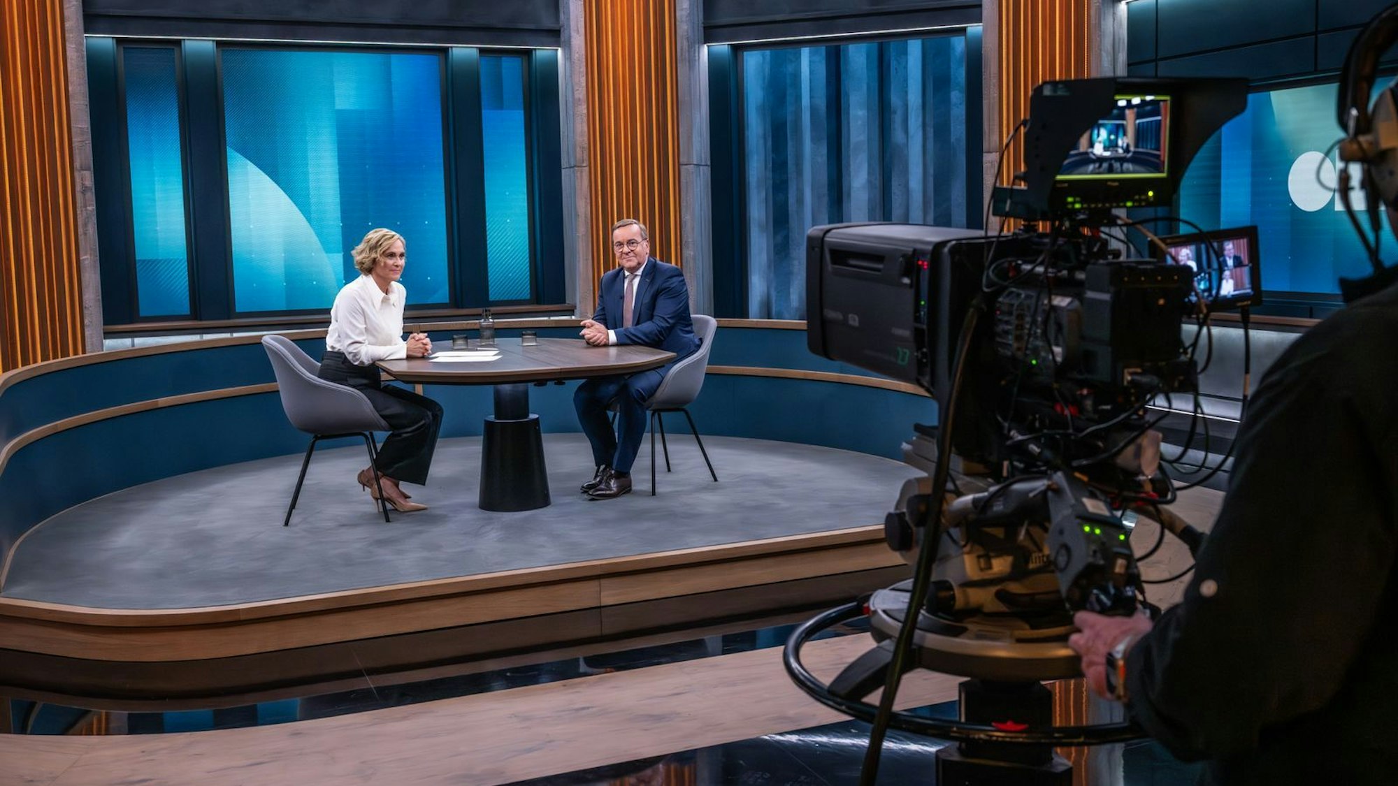 Bundesverteidigungsminister Boris Pistorius (SPD) war der einzige Gast in der letzten Ausgabe von „Caren Miosga“ vor der Sommerpause. (Bild: ARD/Claudius Pflug)