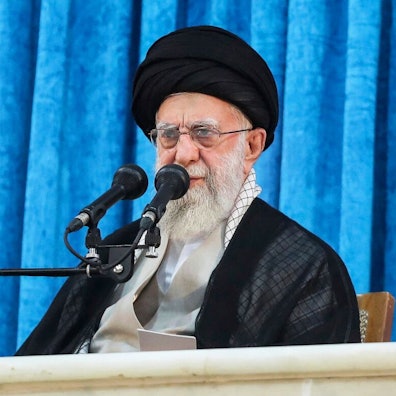 Der oberste iranische Führer Ajatollah Ali Chamenei bei einer Zeremonie anlässlich des Todestages des verstorbenen Revolutionsgründers Ajatollah Chomeini. (Archivbild)