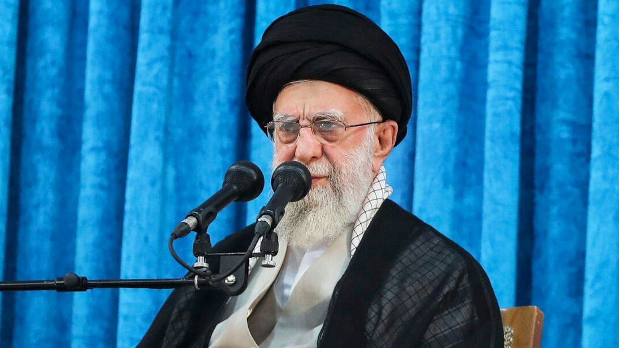 Der oberste iranische Führer Ajatollah Ali Chamenei bei einer Zeremonie anlässlich des Todestages des verstorbenen Revolutionsgründers Ajatollah Chomeini. (Archivbild)