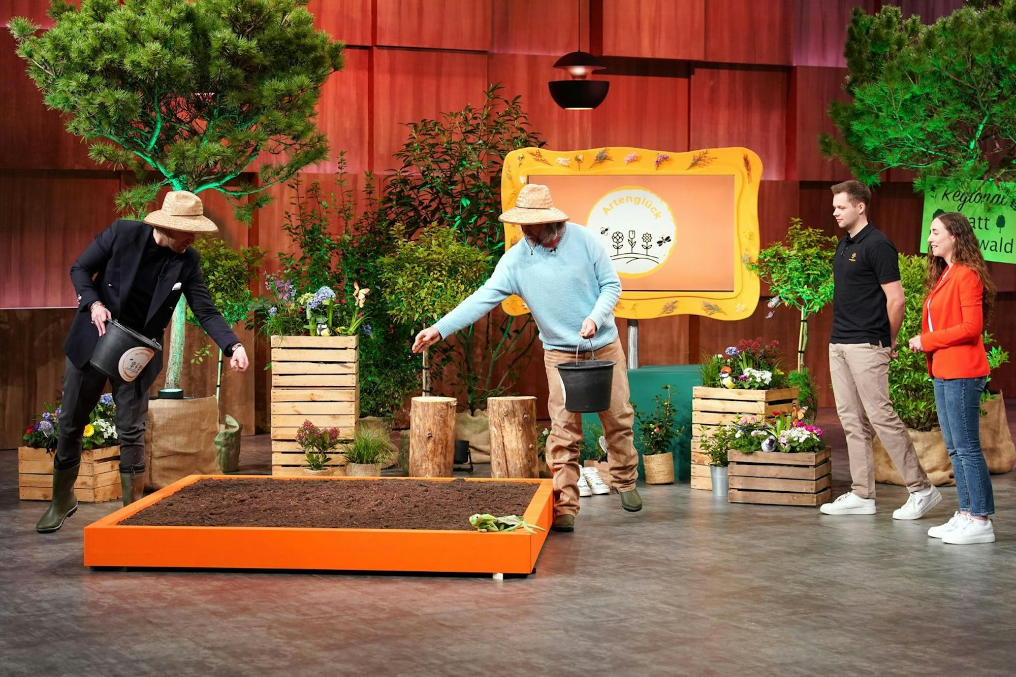 Tillman Schulz und Nils Glagau testen das Aussaat-Event von „Artenglück“. Ein Deal kommt jedoch nicht zustande. (Bild: RTL / Bernd-Michael Maurer)