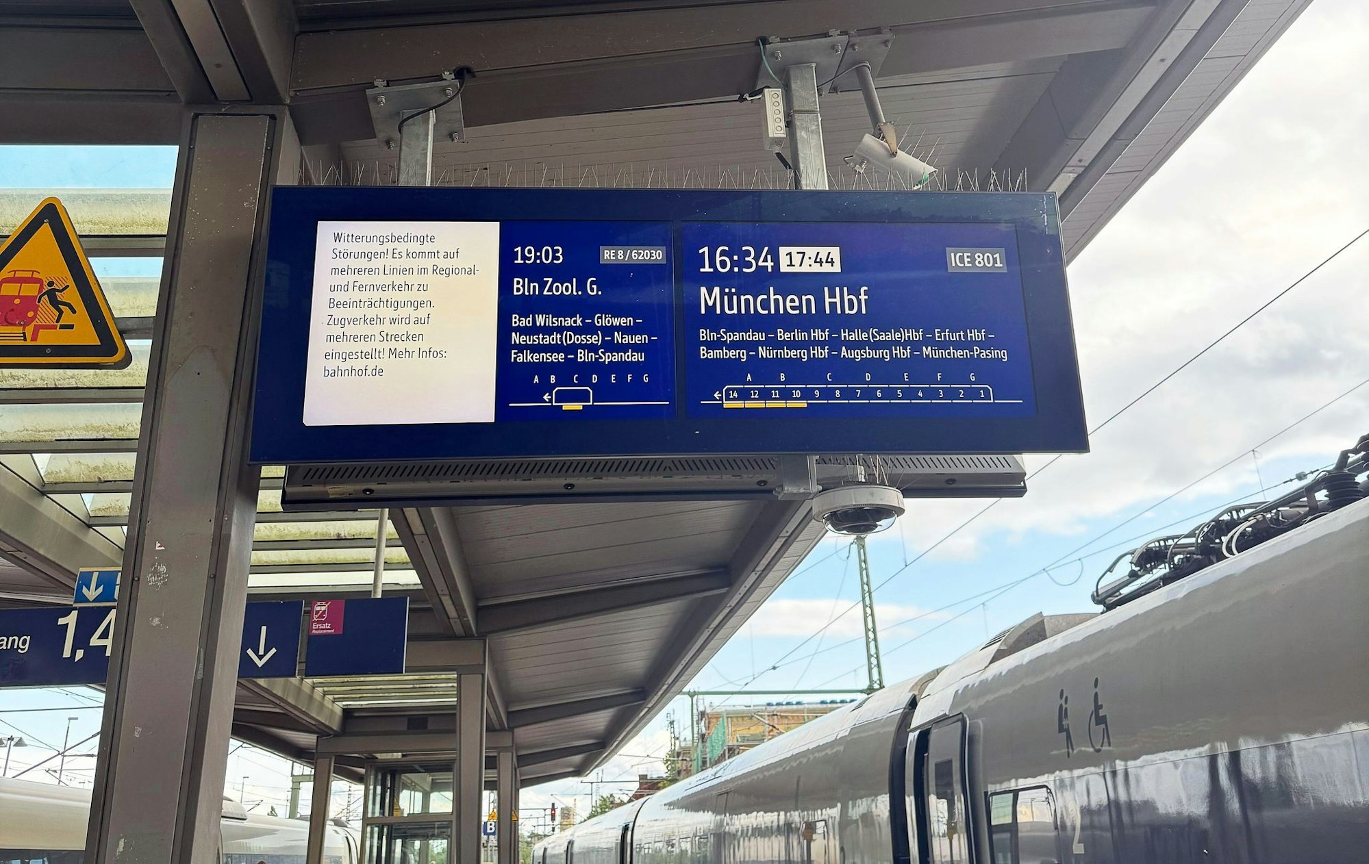 Die wichtige Bahnstrecke zwischen Berlin und Hamburg wurde gesperrt.