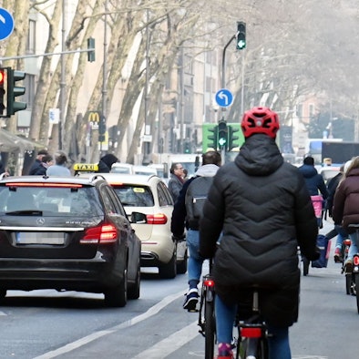 Radfahrer auf dem Kölner Hohenzollernring