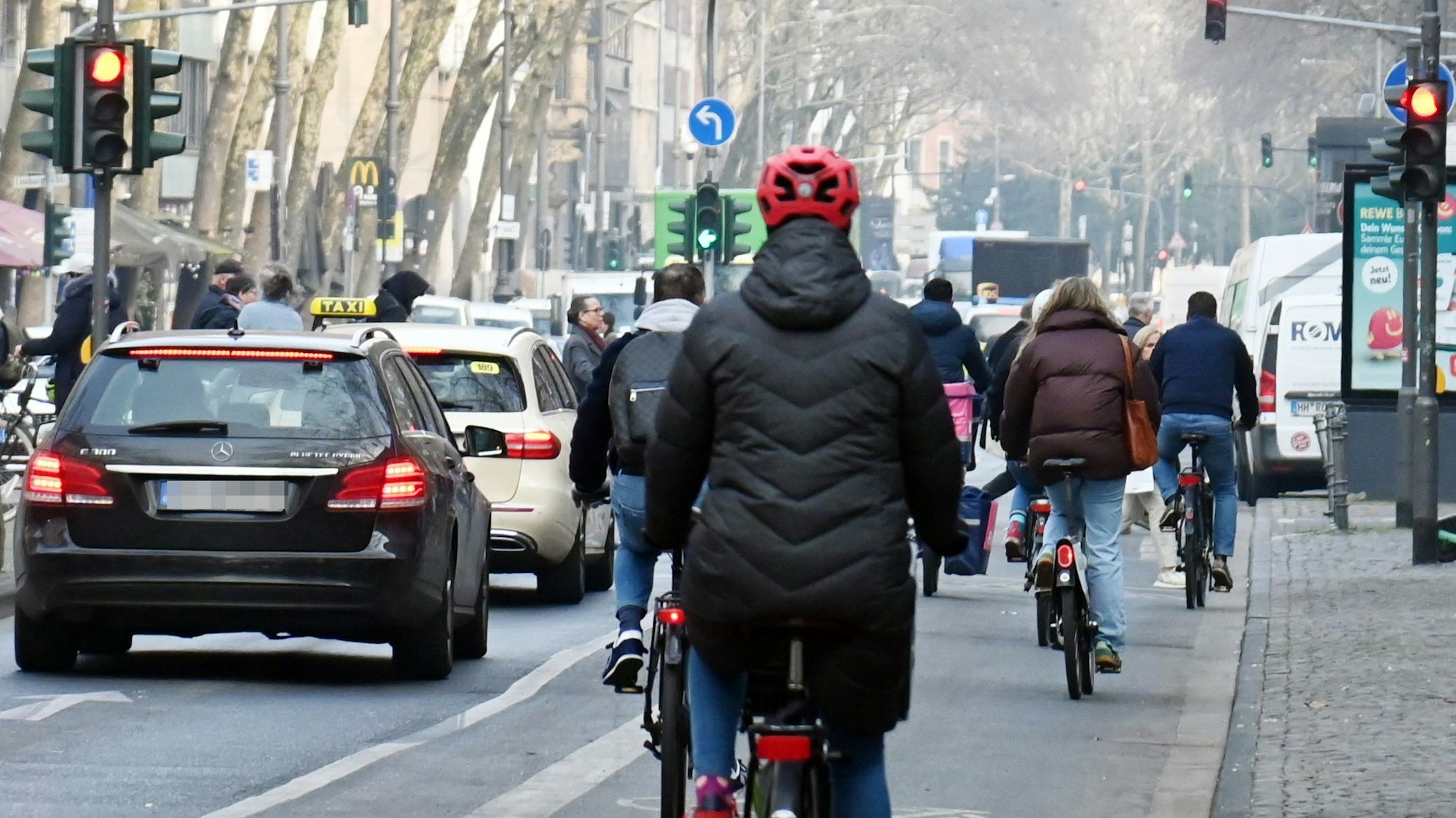 Radfahrer auf dem Kölner Hohenzollernring