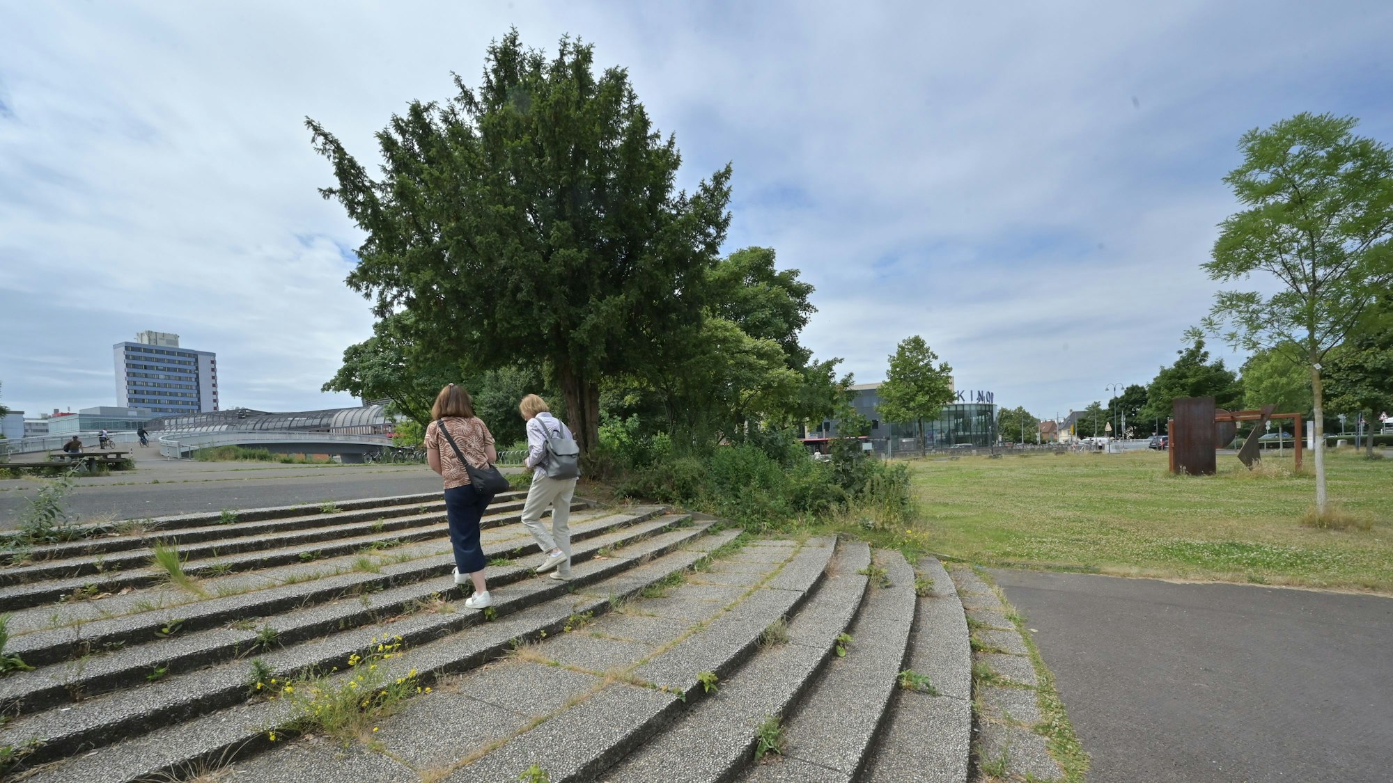 Der Vorplatz vor dem Forum in Wiesdorf
