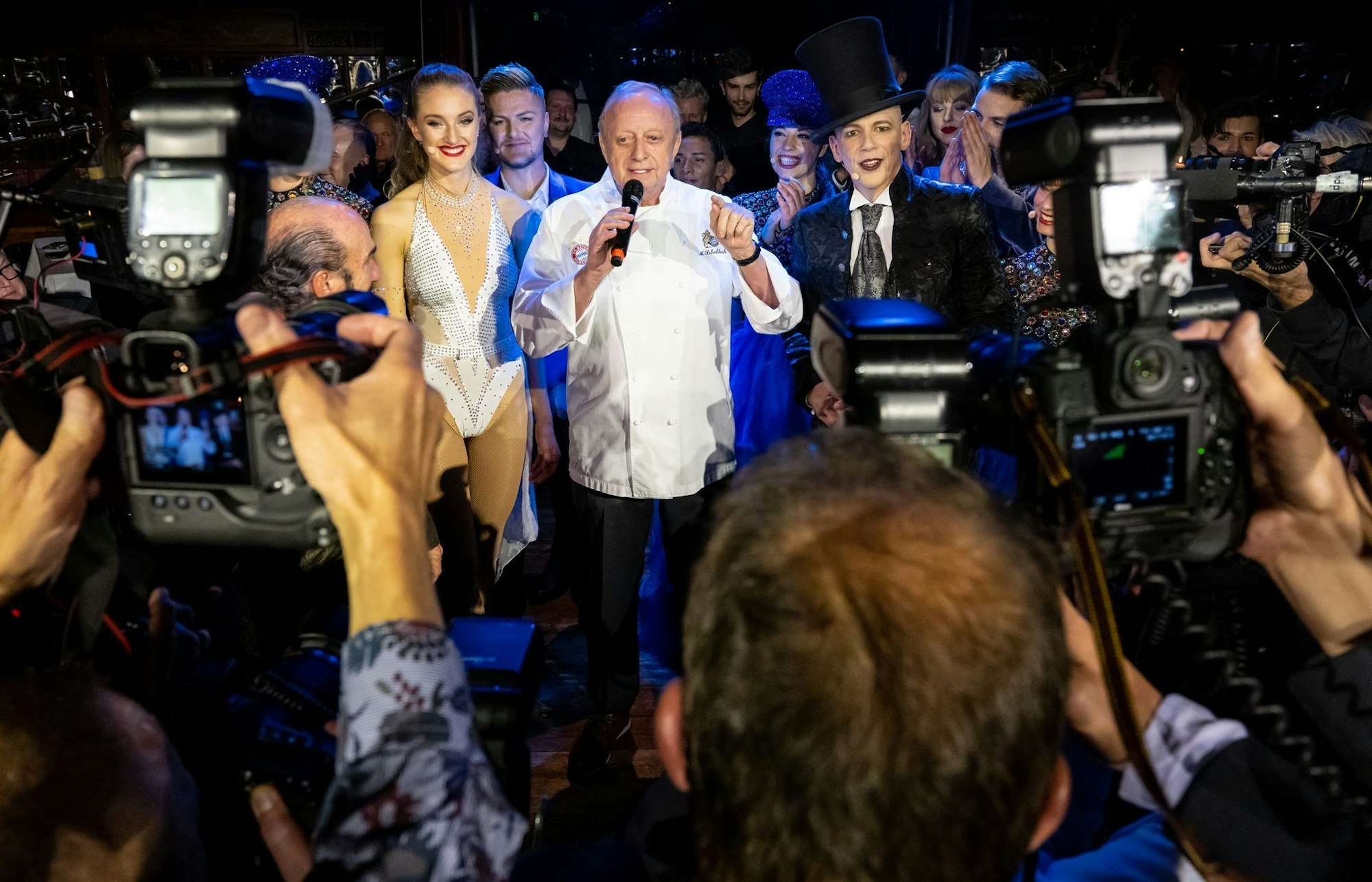 Schuhbeck kochte nicht nur für die Bussi-Bussi-Gesellschaft, er war auch Teil von ihr. (Archivbild)