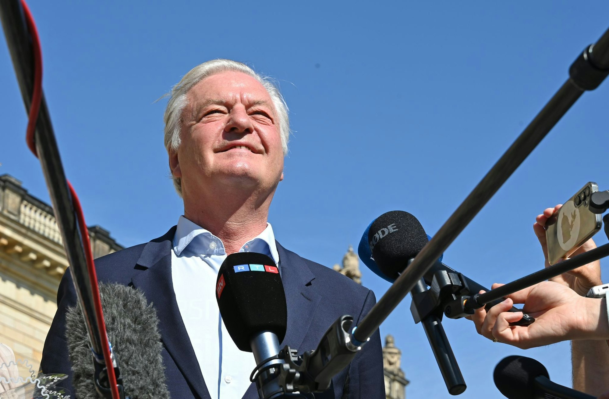 Der Chefredakteur des «Compact»-Magazins feiert die Gerichtsentscheidung.