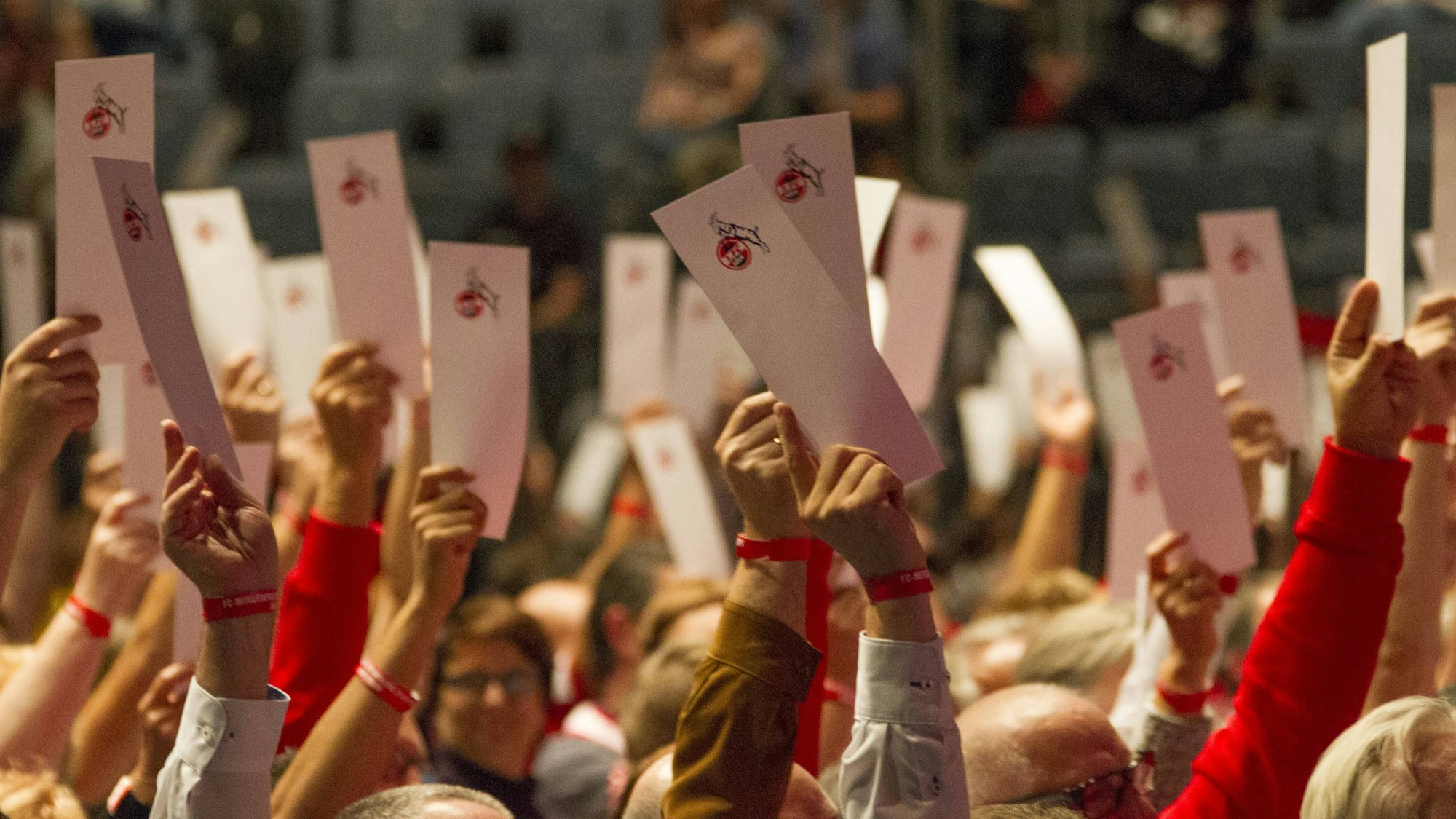 1. FC Köln Mitgliederversammlung 2016 Lanxess Arena Deutschland Datum: 26.09.2016 Wiederwahl
1 FC Cologne Assembly members 2016 Lanxess Arena Germany date 26 09 2016 Re-election