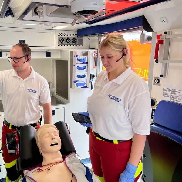 Menschen im Rettungswagen