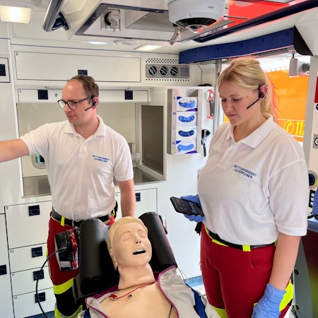 Menschen im Rettungswagen
