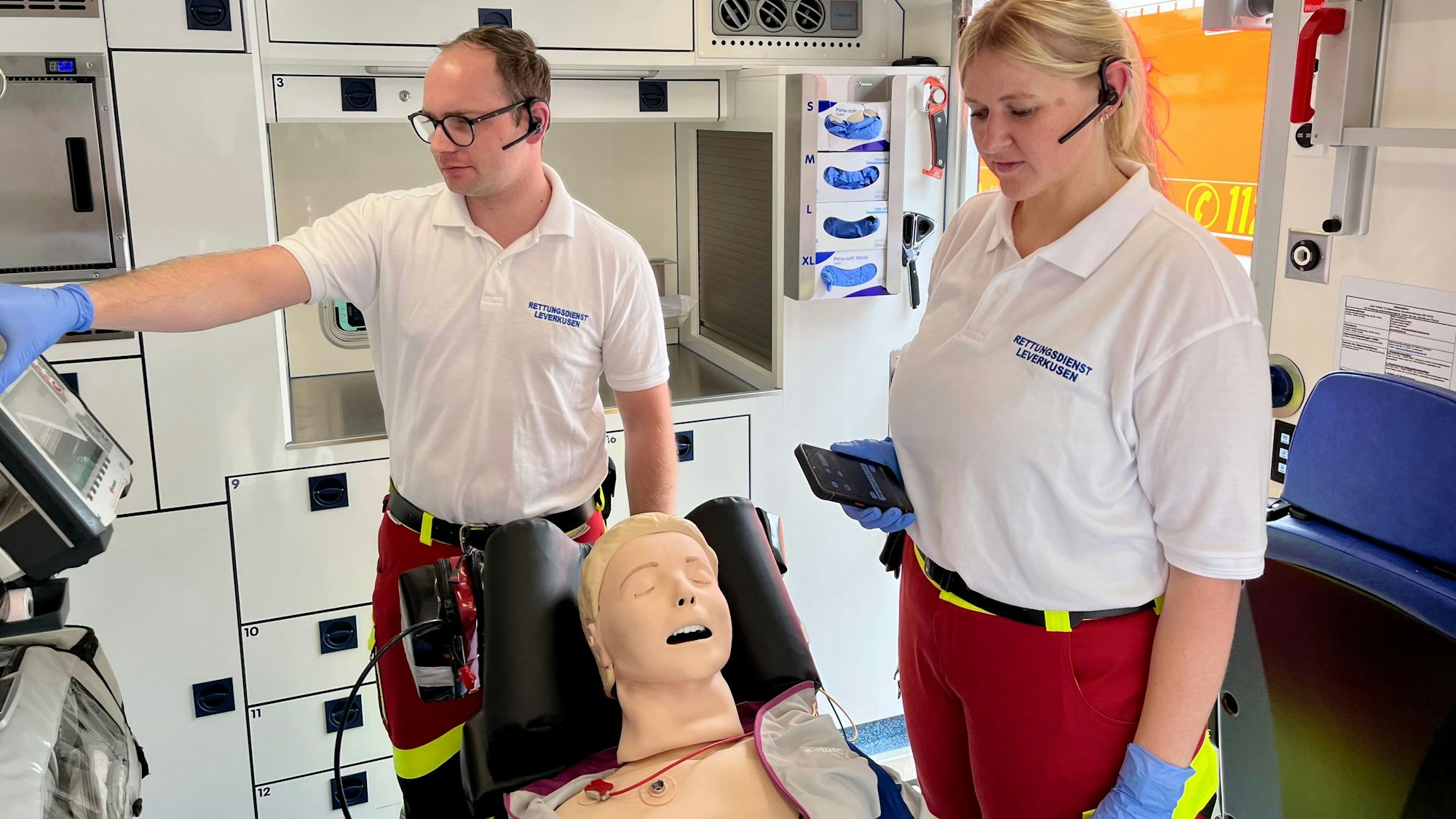 Menschen im Rettungswagen