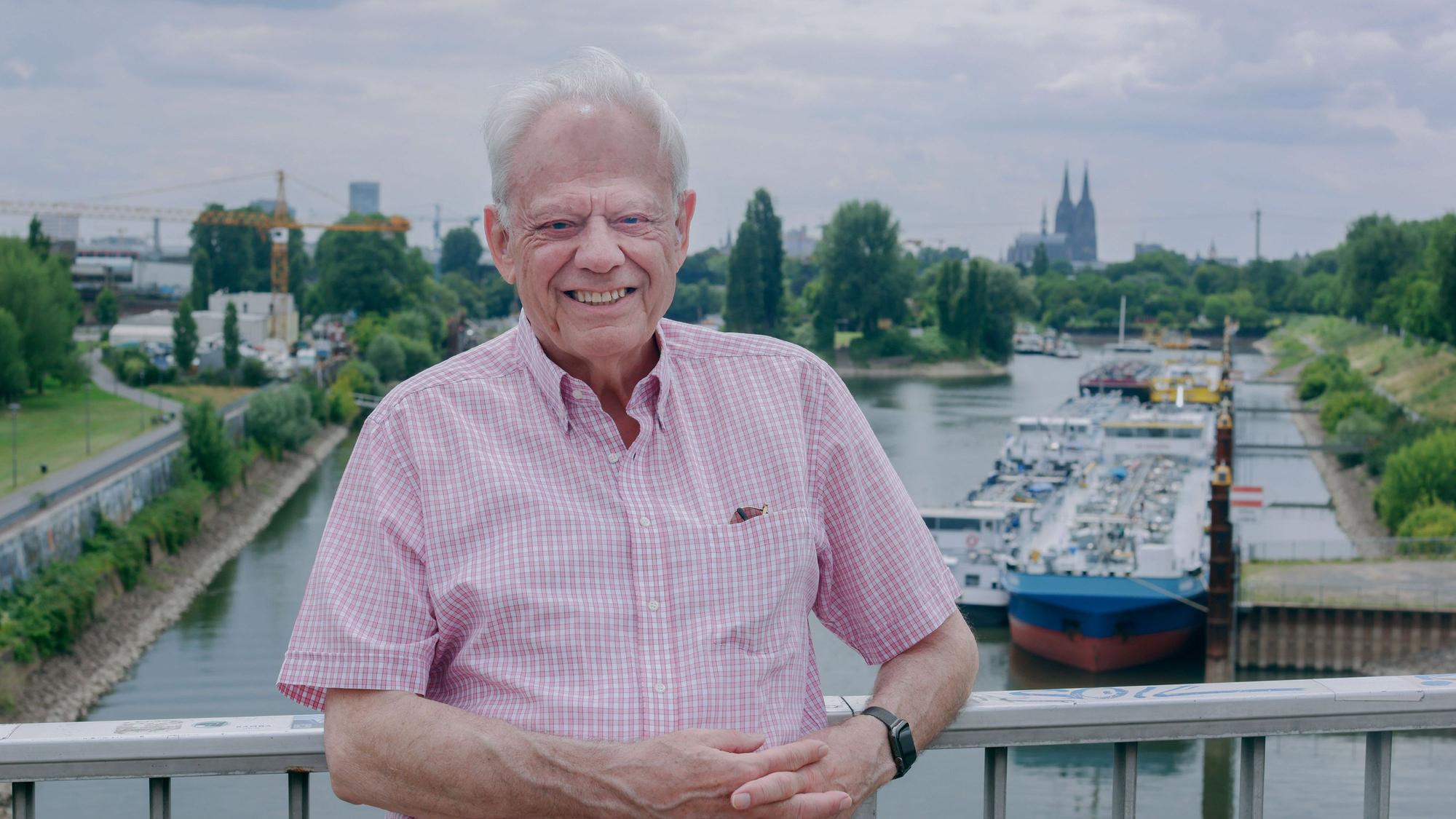 1989 bis 2025 war Norbert Fuchs Bezirksbürgermeister Mülheims.