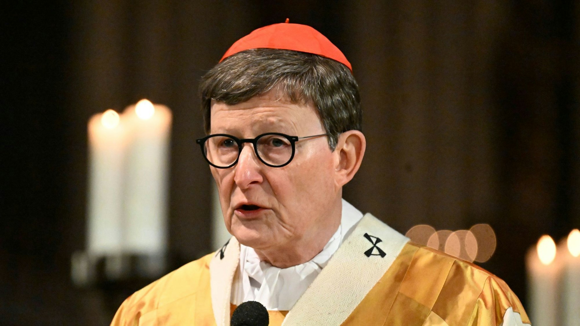 Eine Betroffenenorganisation hat den Kölner Kardinal Rainer Maria Woelki wegen Prozessbetrugs angezeigt. (Archivbild)