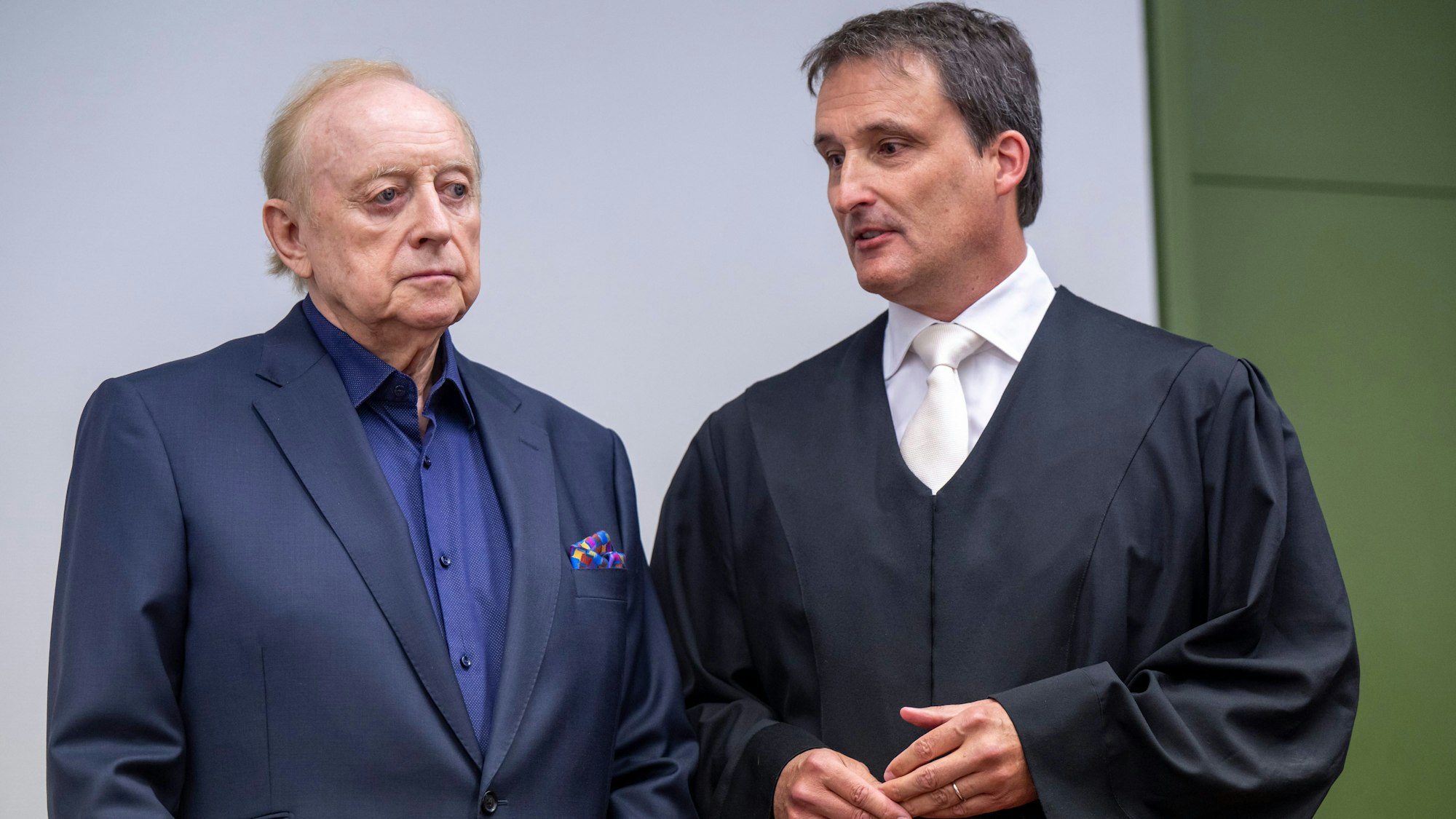 Gegen Schuhbeck wird unter anderem wegen des Vorwurfs des Subventionsbetrugs verhandelt.