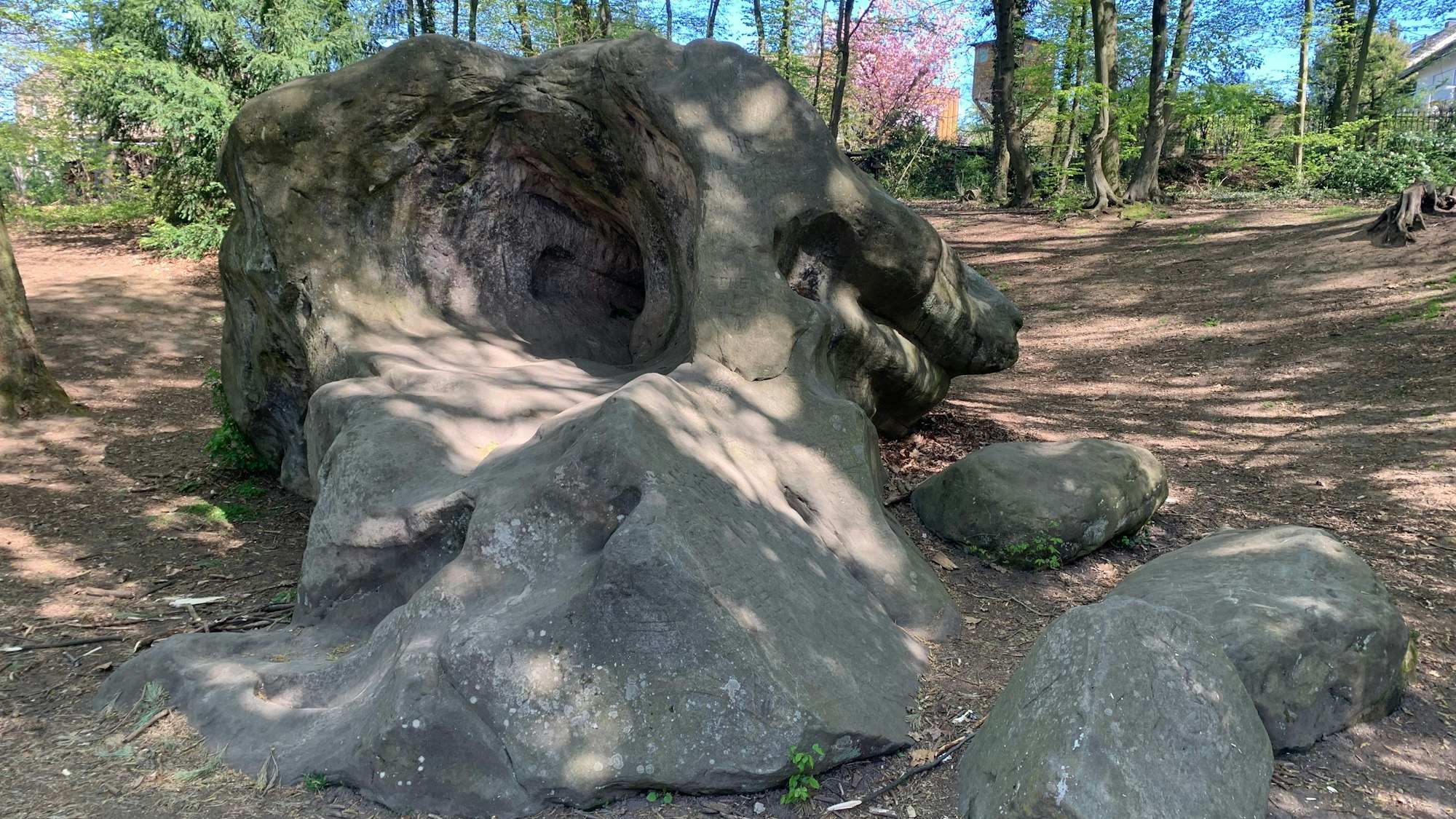 Der Hohlstein in Troisdorf-Spich ist sagenumwoben.