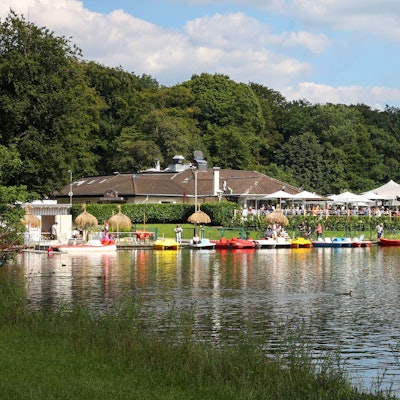 Das Ausflugslokal Haus am See
am Decksteiner Weiher
im Juli 2024.