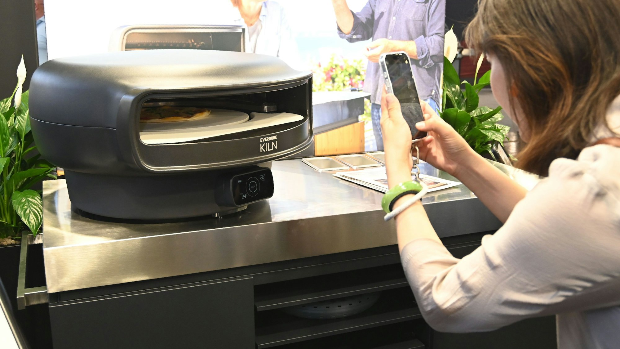 Neben Gasgrills sind in der Gartenküche vor allem Pizza-Öfen angesagt.