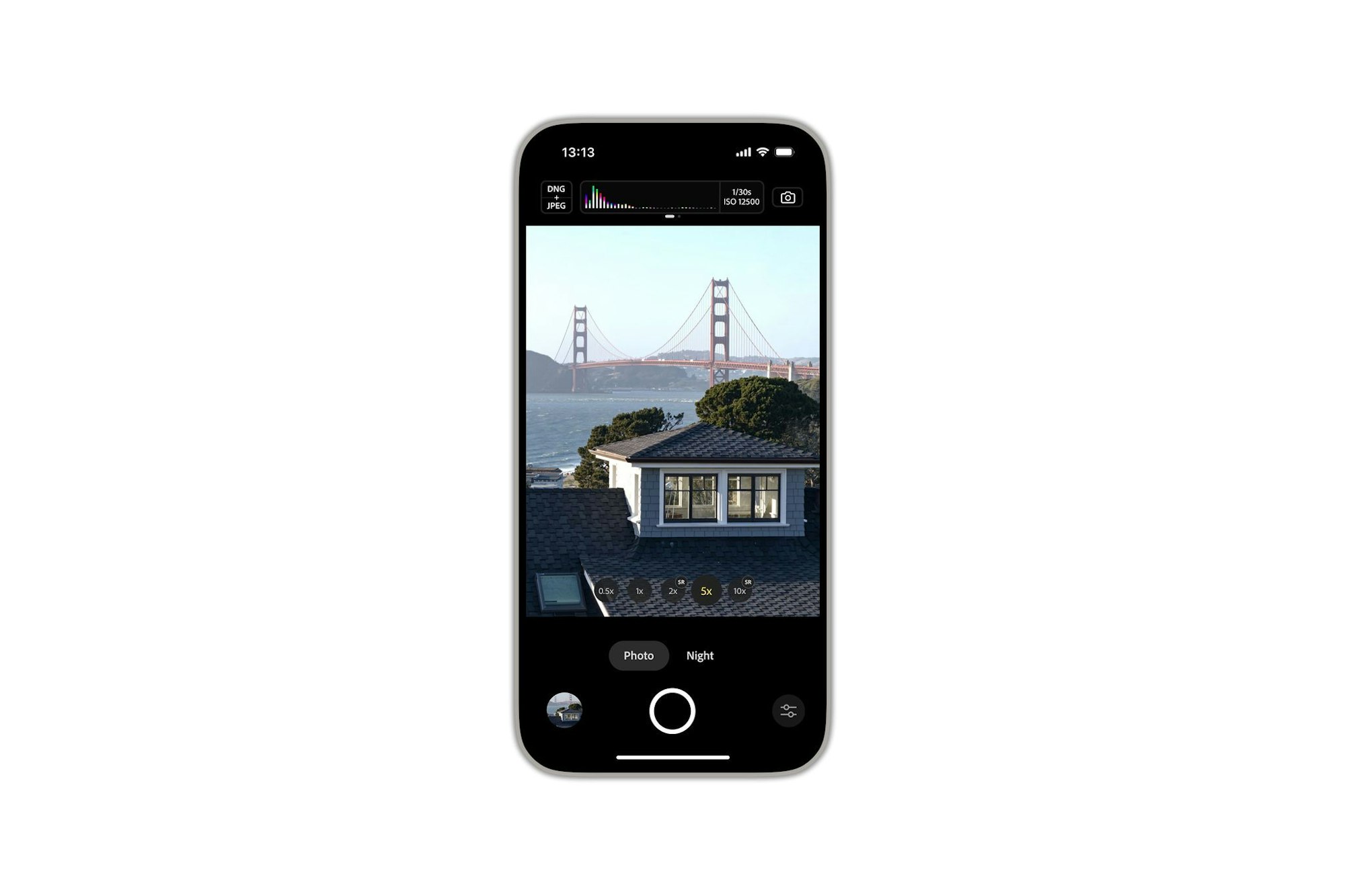Project Indigo auf einem iPhone 16 Pro Max: Oben über dem Sucherbild sind das Live-Histogramm, der ISO-Wert und die Belichtungszeit zu erkennen.