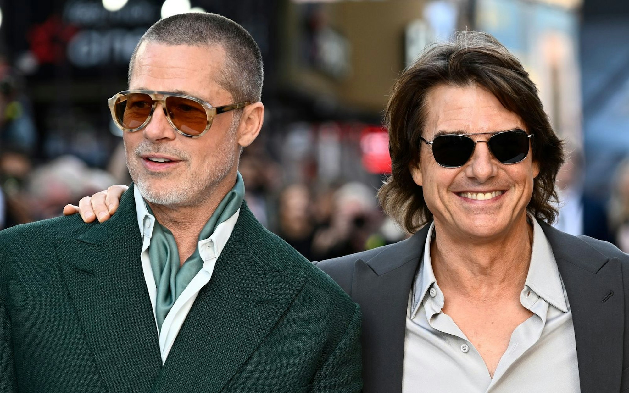 Sie sind Freunde, doch zusammen vor der Kamera sieht man Brad Pitt (links) und Tom Cruise selten. (Bild: 2025 Getty Images/Gareth Cattermole)