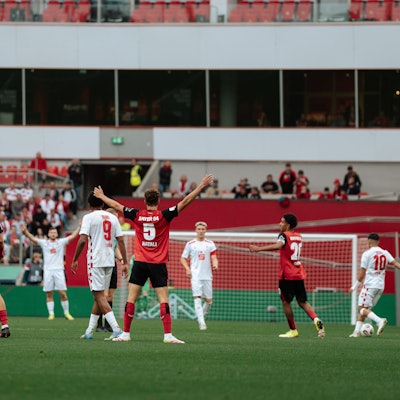 Leverkusens Andrea Natali (m.) im Finale der U19-Meisterschaft gegen den 1. FC Köln
