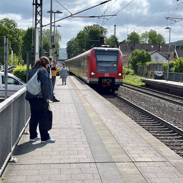 Ab Dezember 2026 wird die Siegtalstrecke zwischen Hennef und Siegen für sieben Monate komplett gesperrt. (Symbolbild)