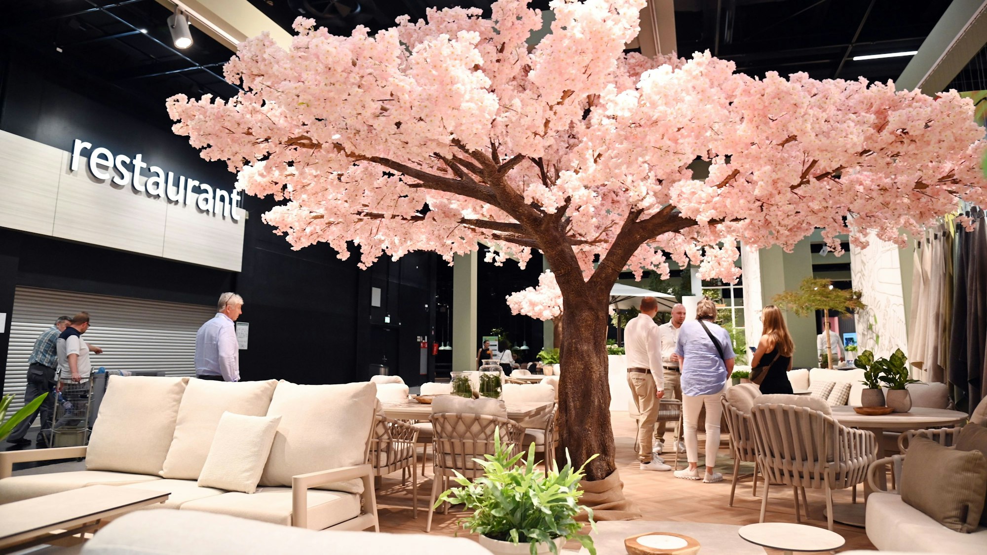 24.06.2025 Köln. Messerundgang über die Gartenmesse Spoga/Gafa. Foto: Alexander Schwaiger